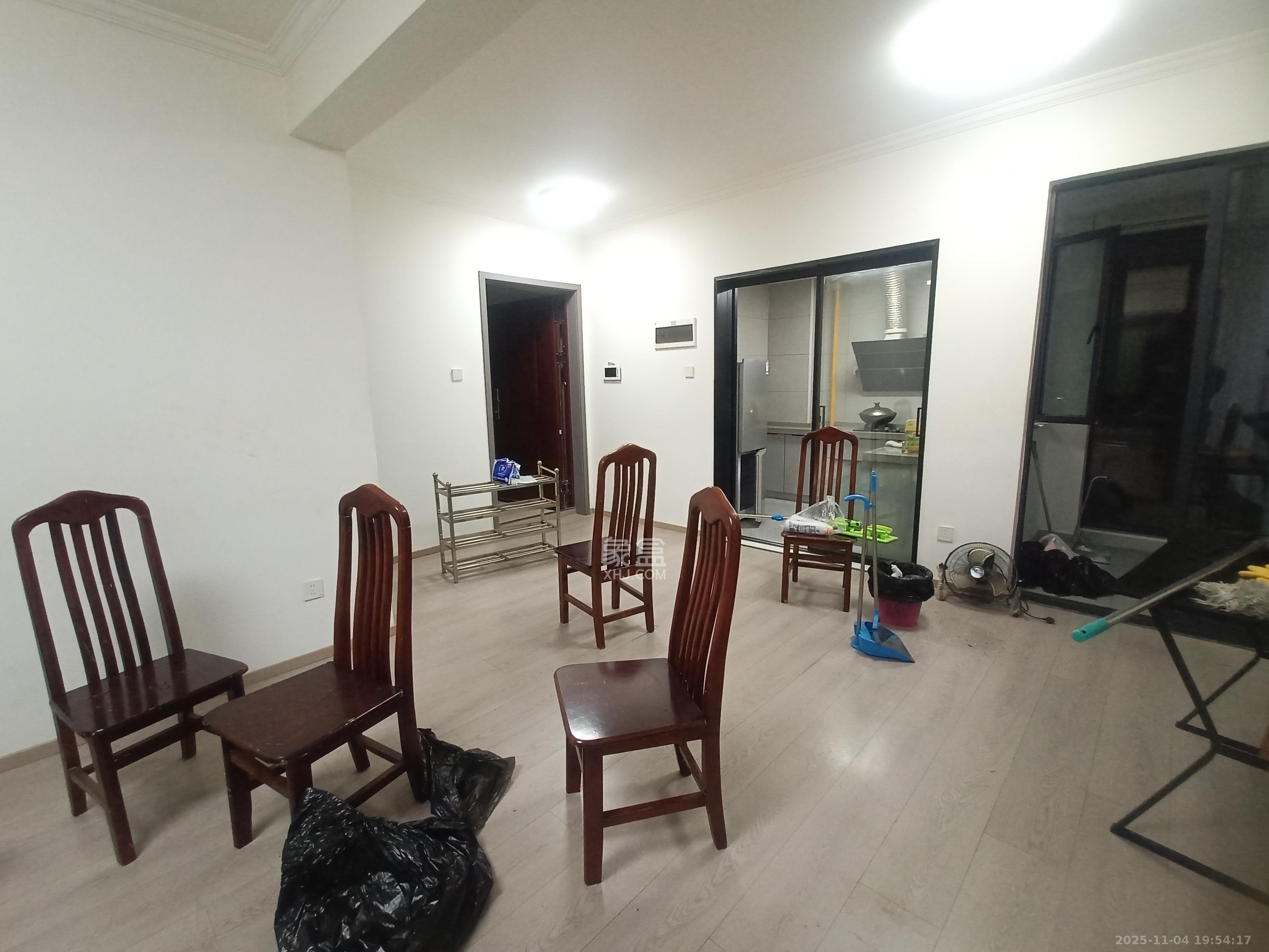 惟智园安置小区  4室2厅2卫    2400.0元/月室内图