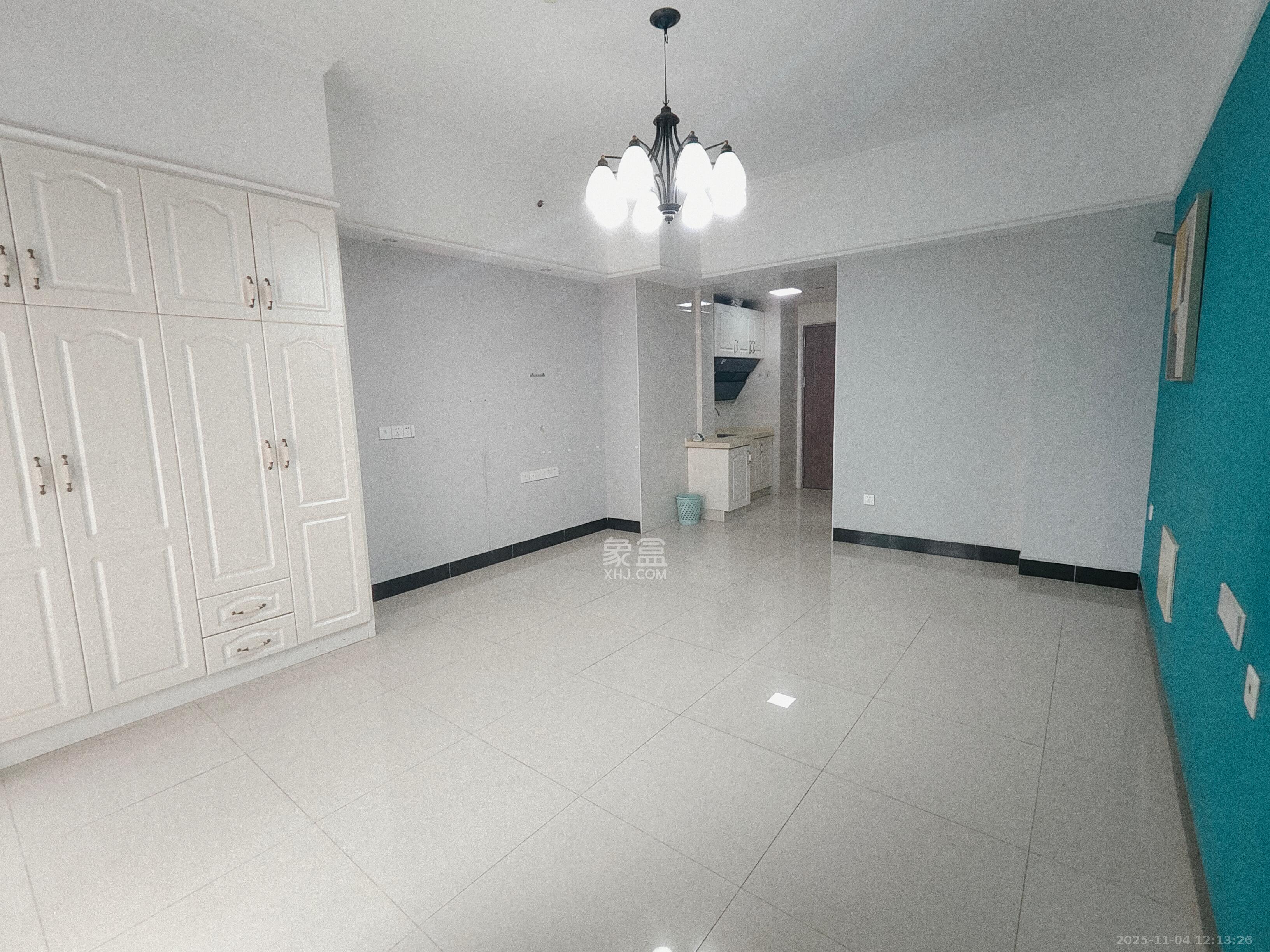 新世界广场  1室1厅1卫    1400.0元/月