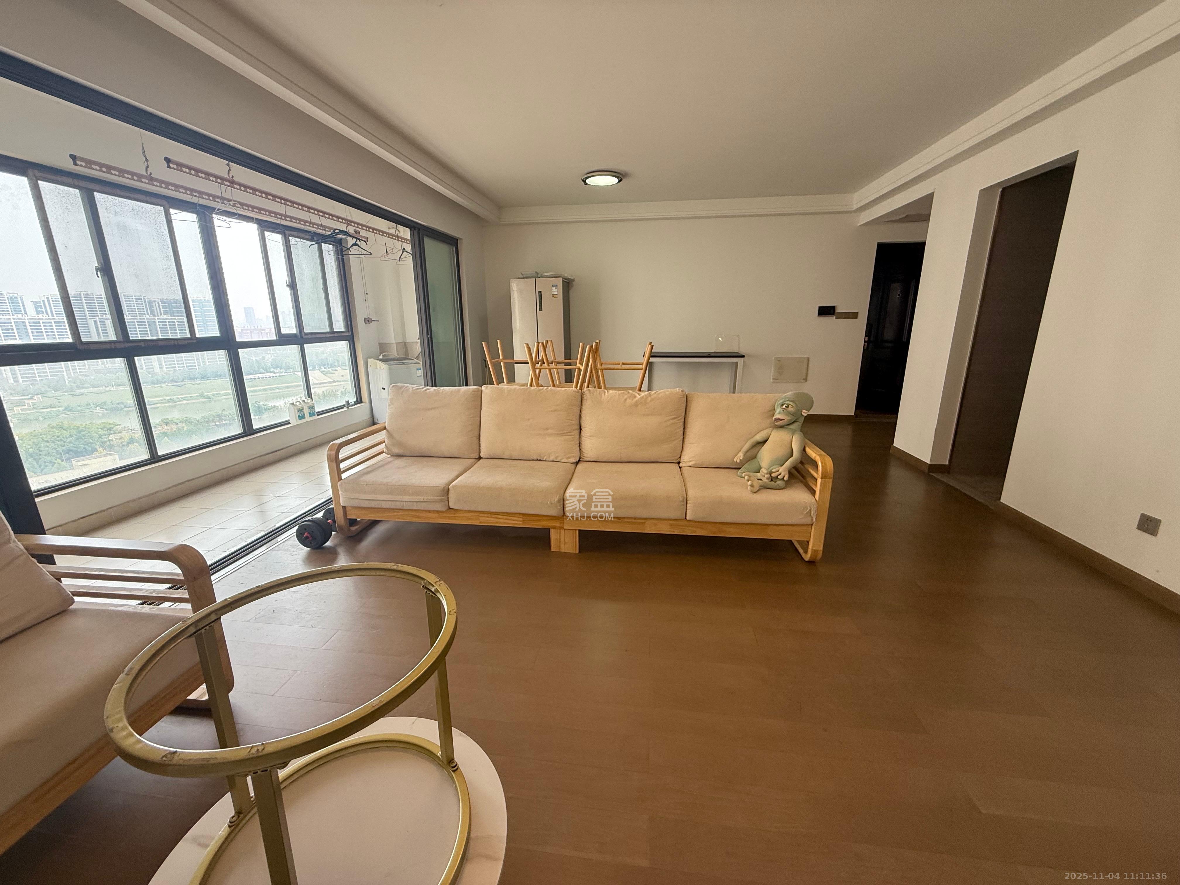 阳光城尚东湾蜜桃园 4室2厅2卫 2800.0元/月 阳光城尚东湾蜜桃园 4室2厅2卫 2800.0元/月室内图