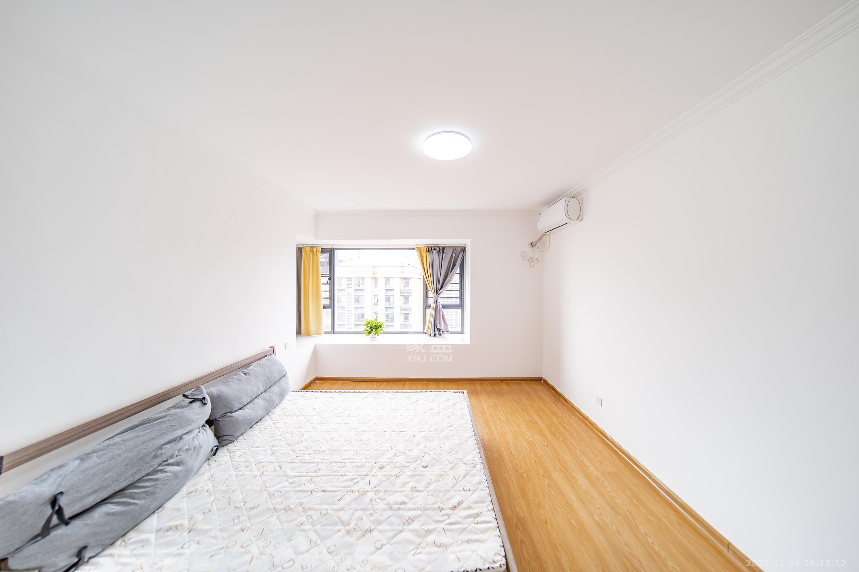 天健城  4室2厅2卫    210.0万卧室