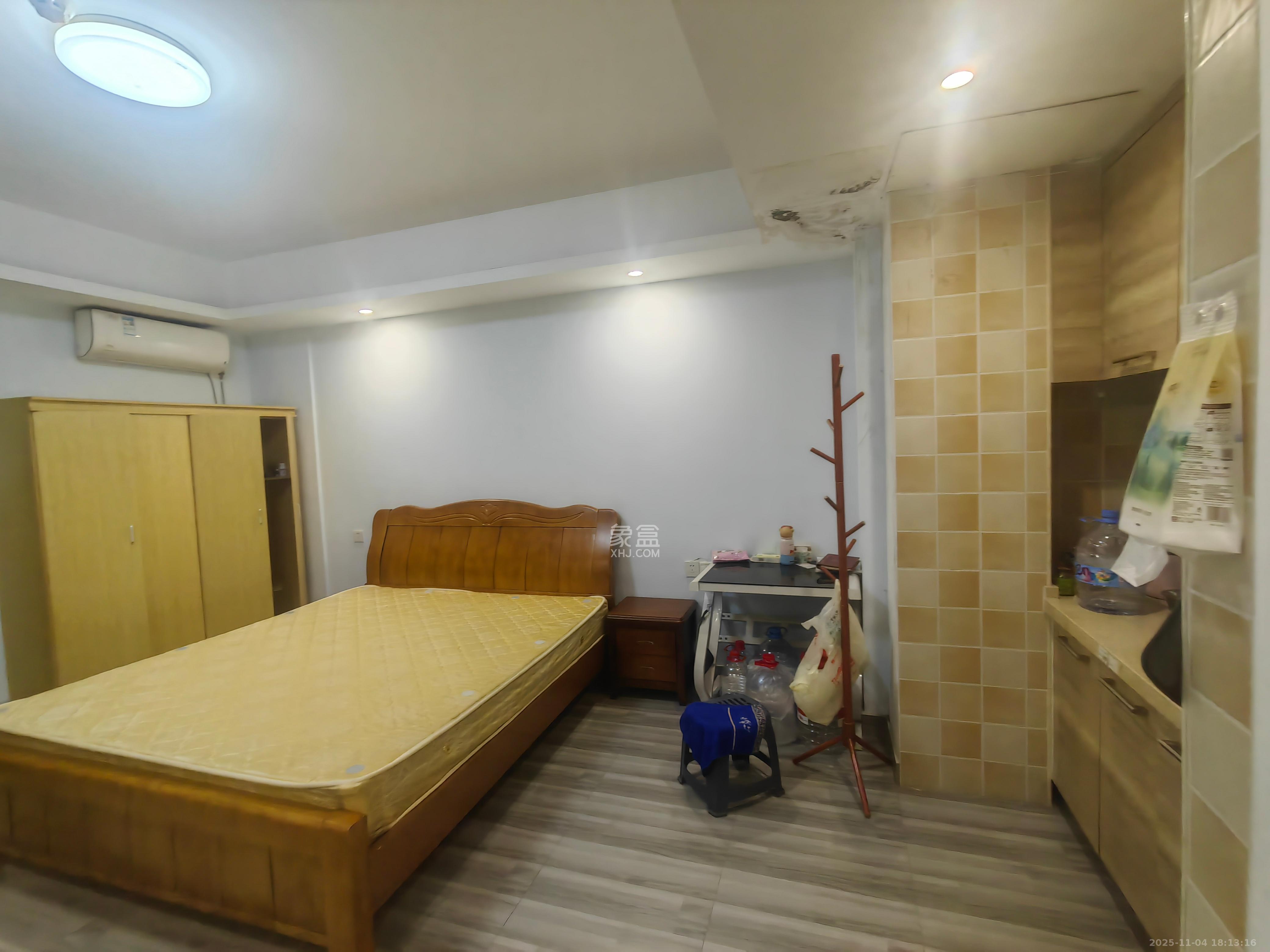 新世界广场  1室1厅1卫    1200.0元/月室内图