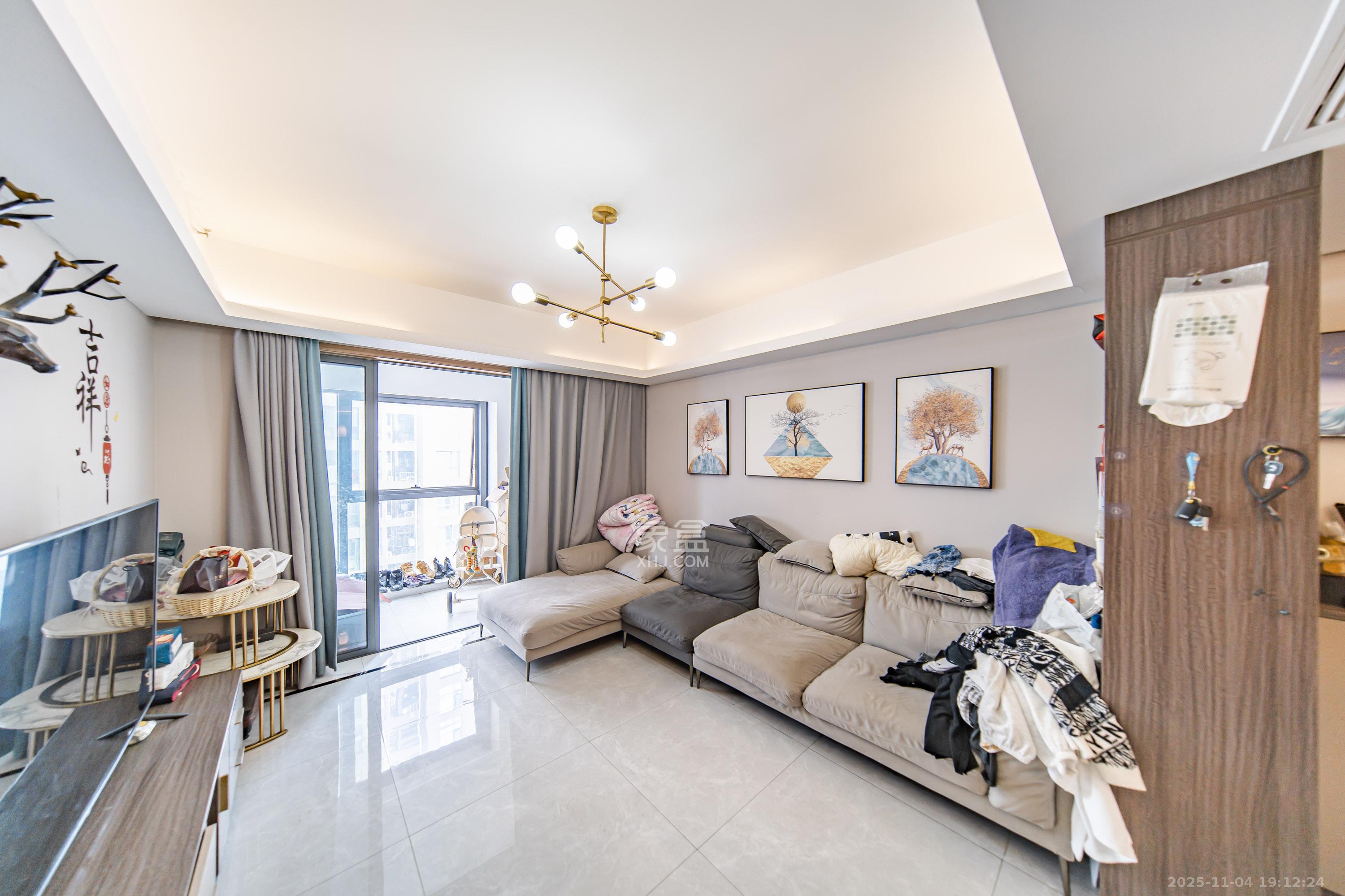 里约荟  3室2厅2卫    90.0万客厅