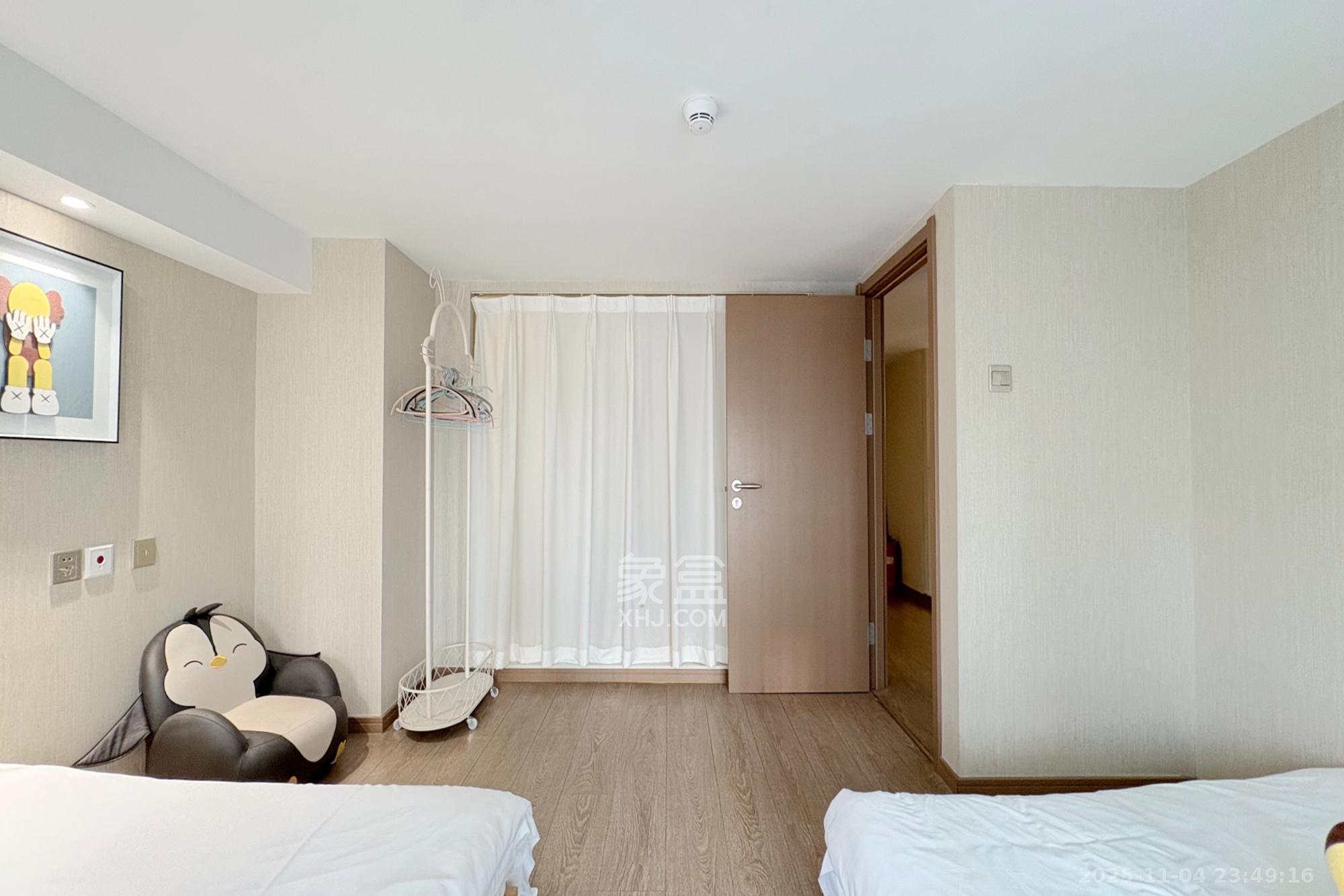 华远云玺公寓 4室2厅2卫 200.0万 华远云玺公寓 4室2厅2卫 200.0万卧室