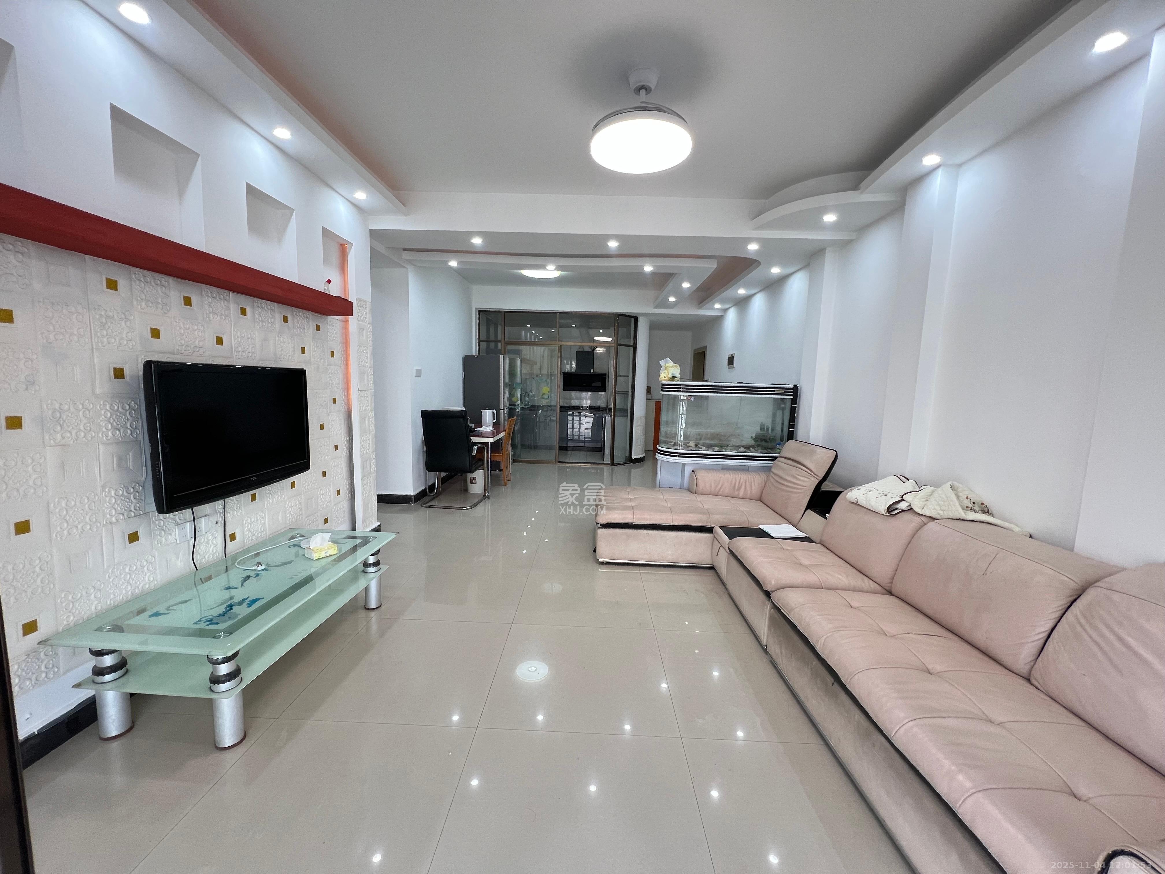 银港水晶城  3室2厅2卫    2600.0元/月室内图