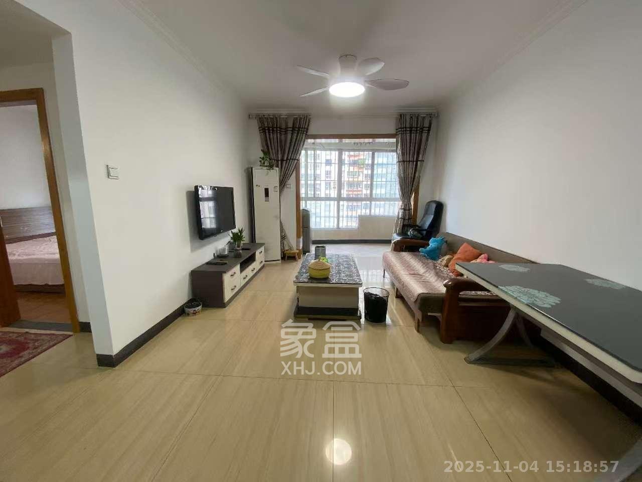 山水华景  2室2厅1卫    2200.0元/月室内图