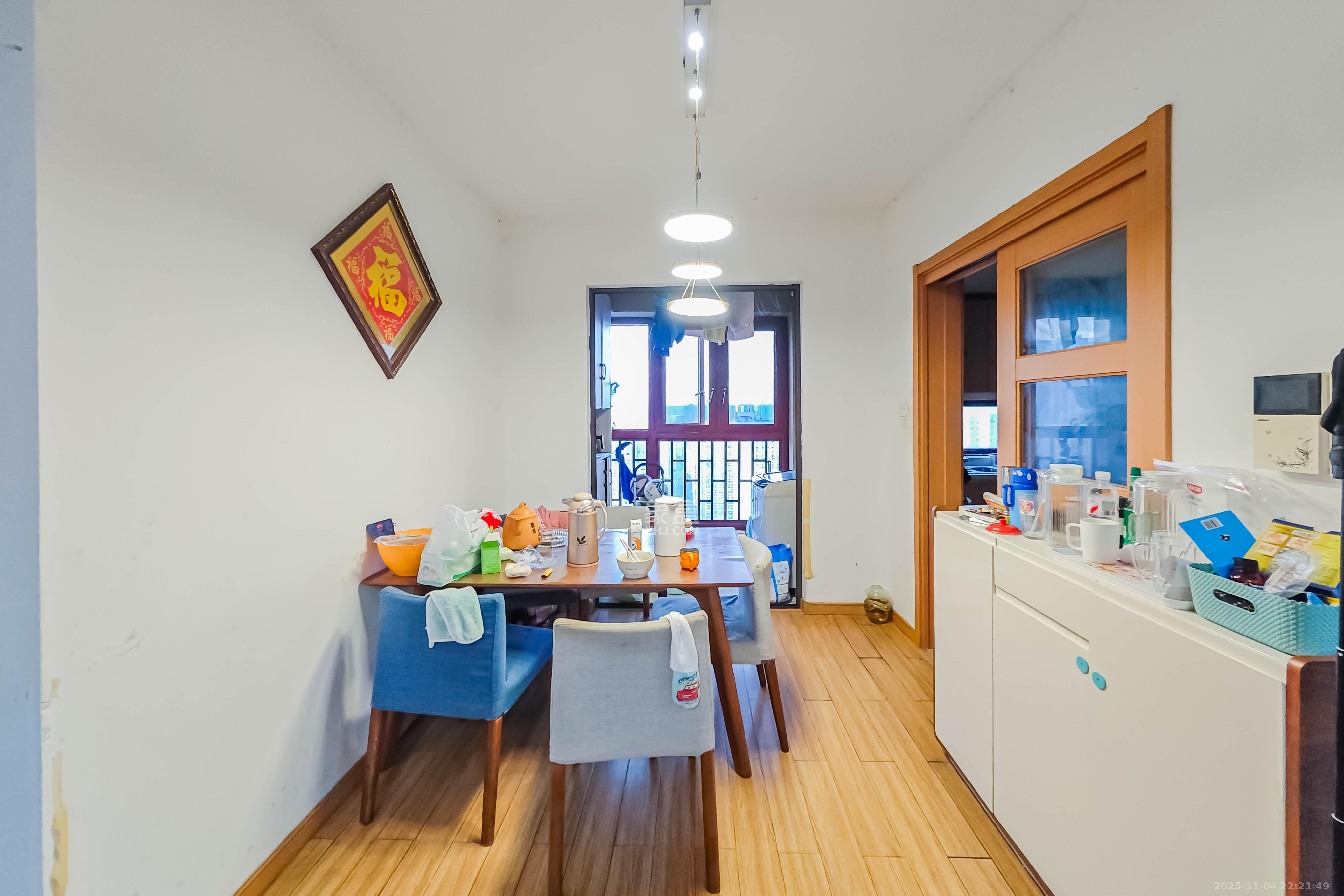 旭辉国际广场（永升商业广场）  4室2厅2卫    165.0万客厅