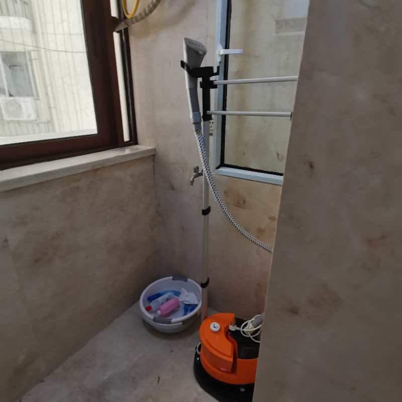 世贸雅苑  4室2厅2卫    190.0万客厅