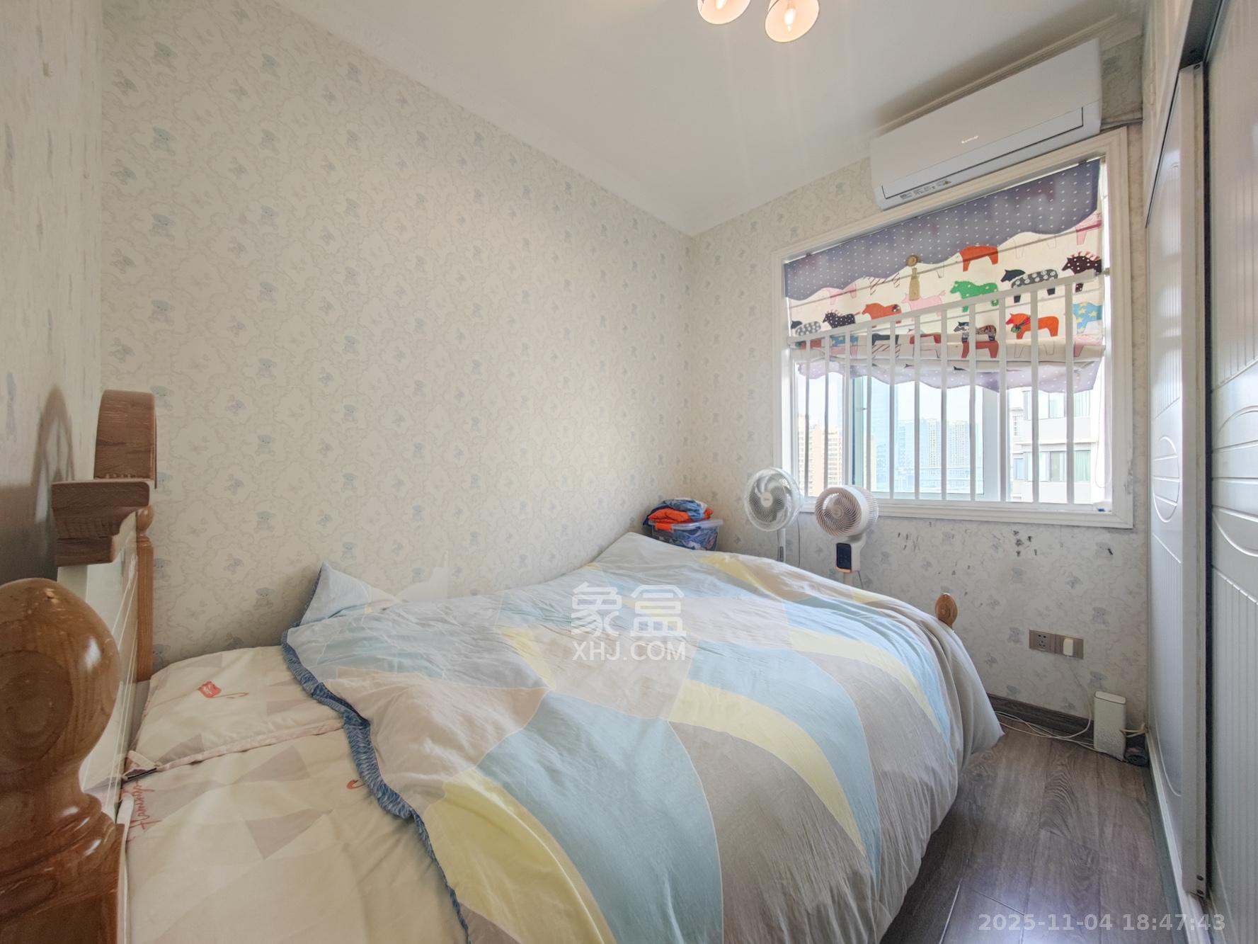 华银天际  3室2厅2卫    70.0万卧室