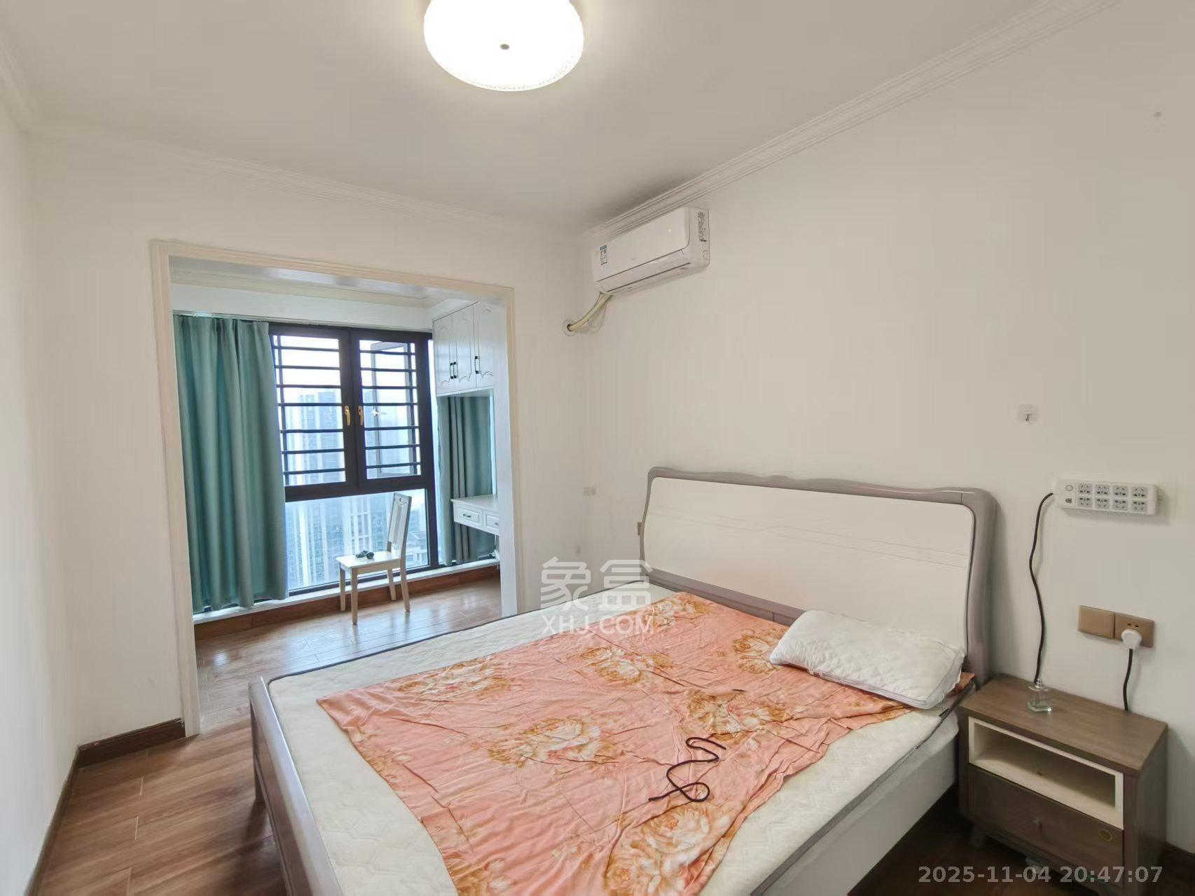 龙湖碧桂园天宸原著 3室2厅2卫 3500.0元/月 龙湖碧桂园天宸原著 3室2厅2卫 3500.0元/月室内图