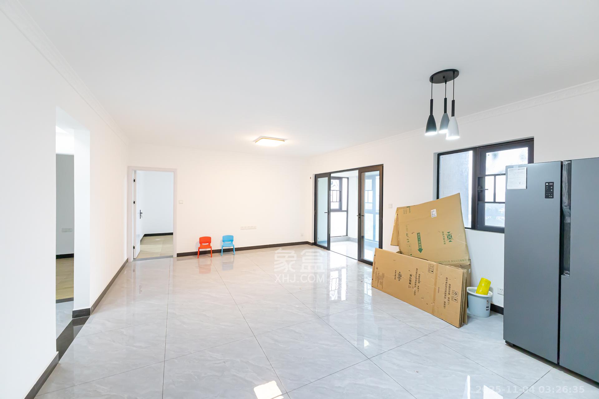 时代倾城三期 4室2厅2卫 90.0万 时代倾城三期 4室2厅2卫 90.0万客厅