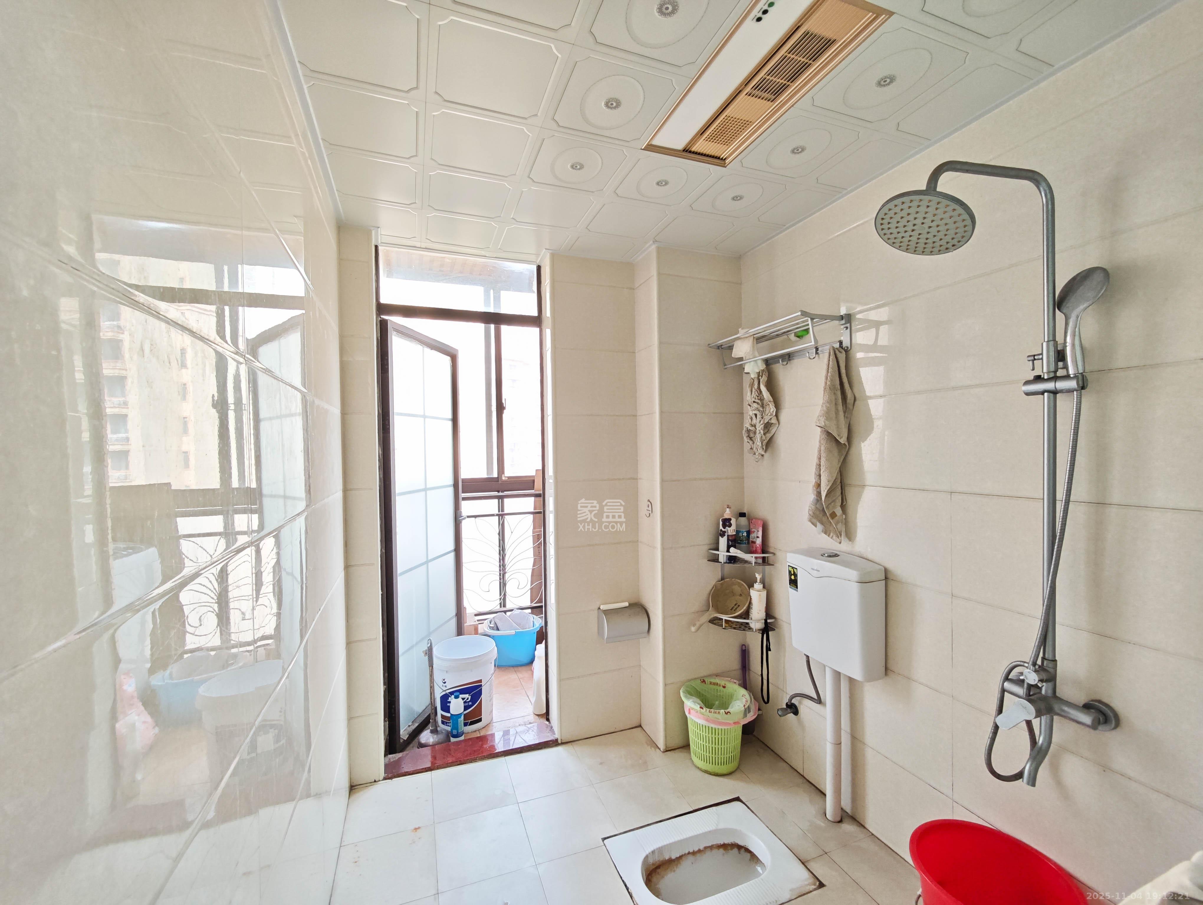 宏聚地中海  4室2厅2卫    158.0万卫生间