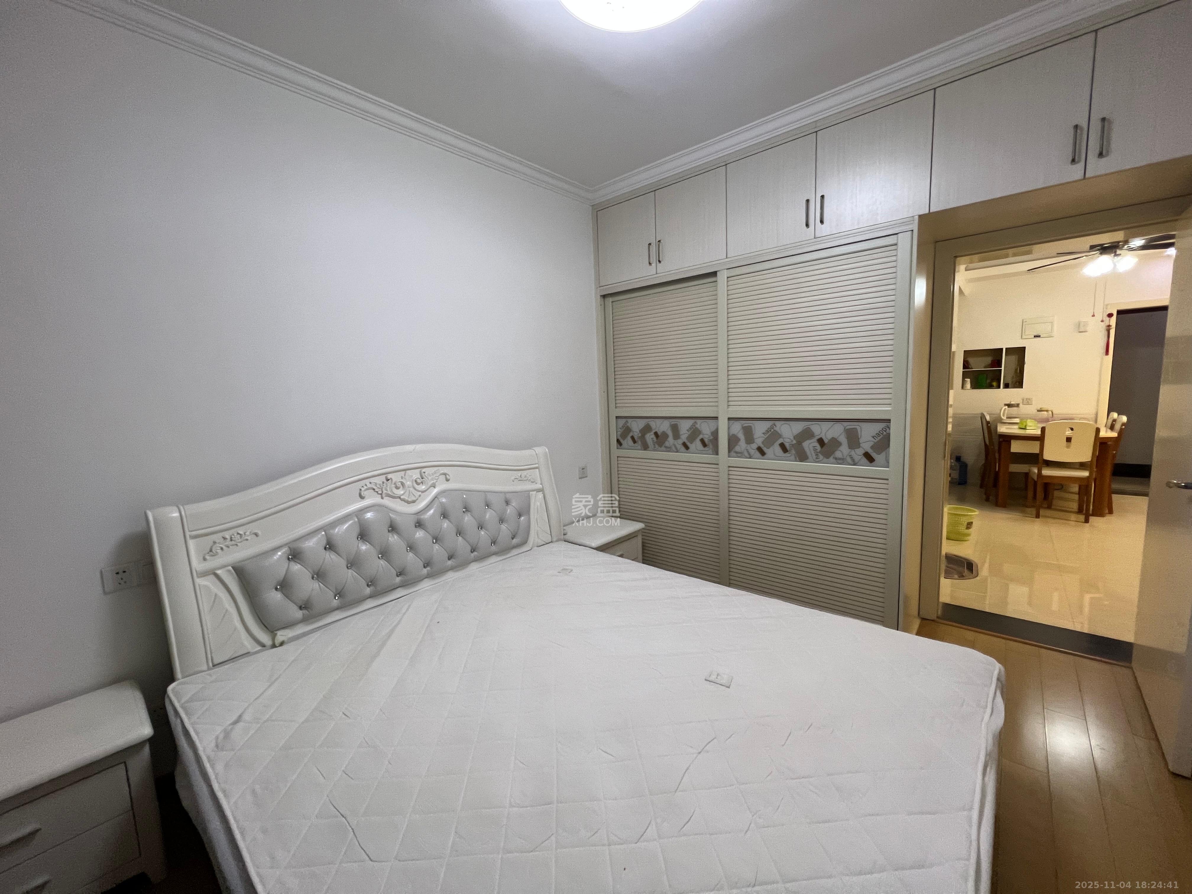 百纳广场（百纳公寓）  2室2厅1卫    2400.0元/月室内图