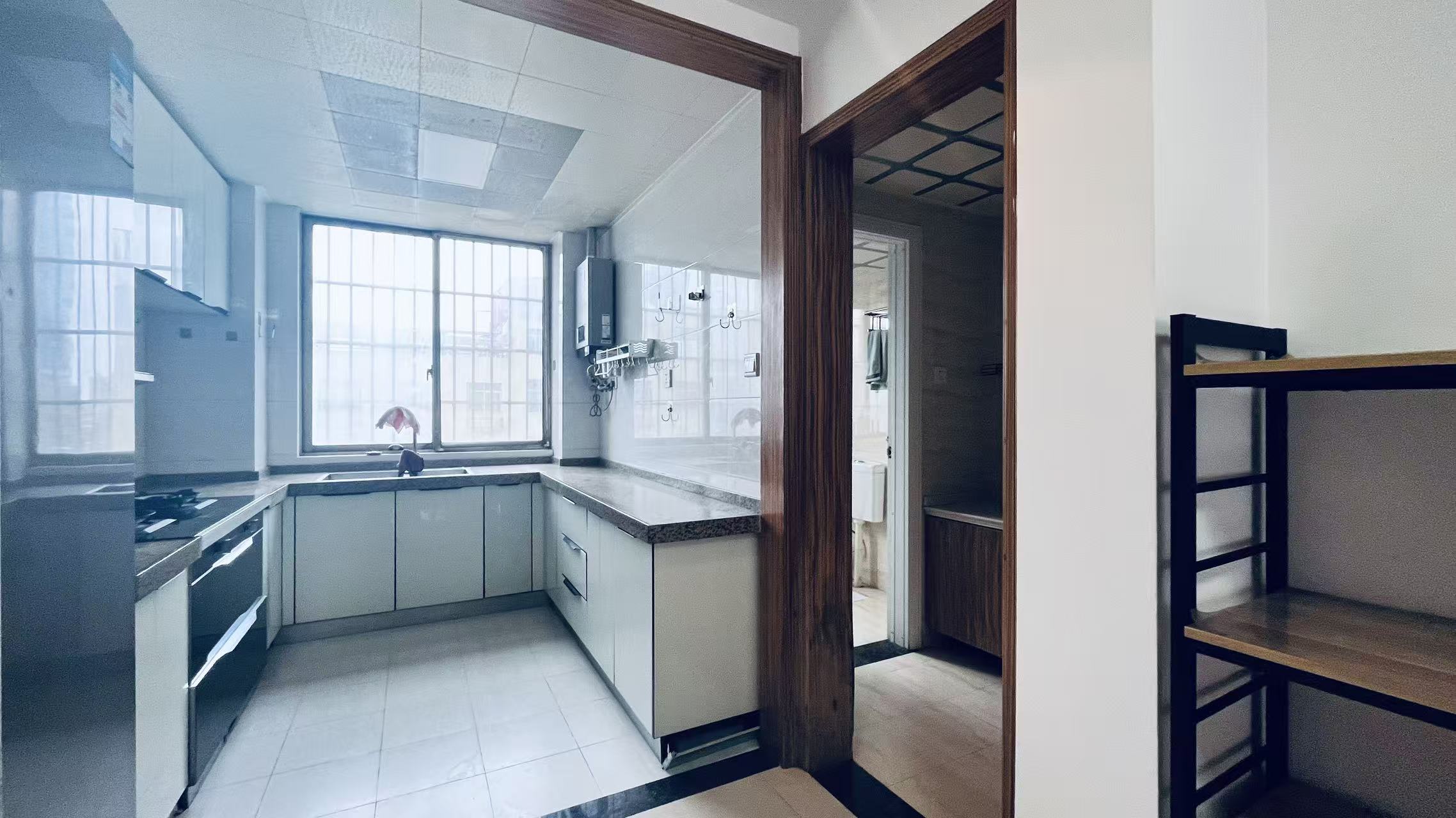 华天壹号公馆  3室2厅2卫    1800.0元/月室内图