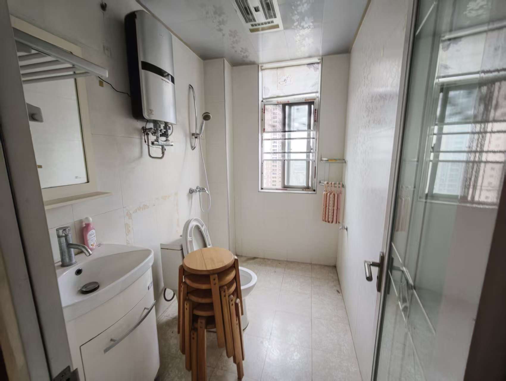 银色现代城 3室2厅1卫 1800.0元/月 银色现代城 3室2厅1卫 1800.0元/月室内图