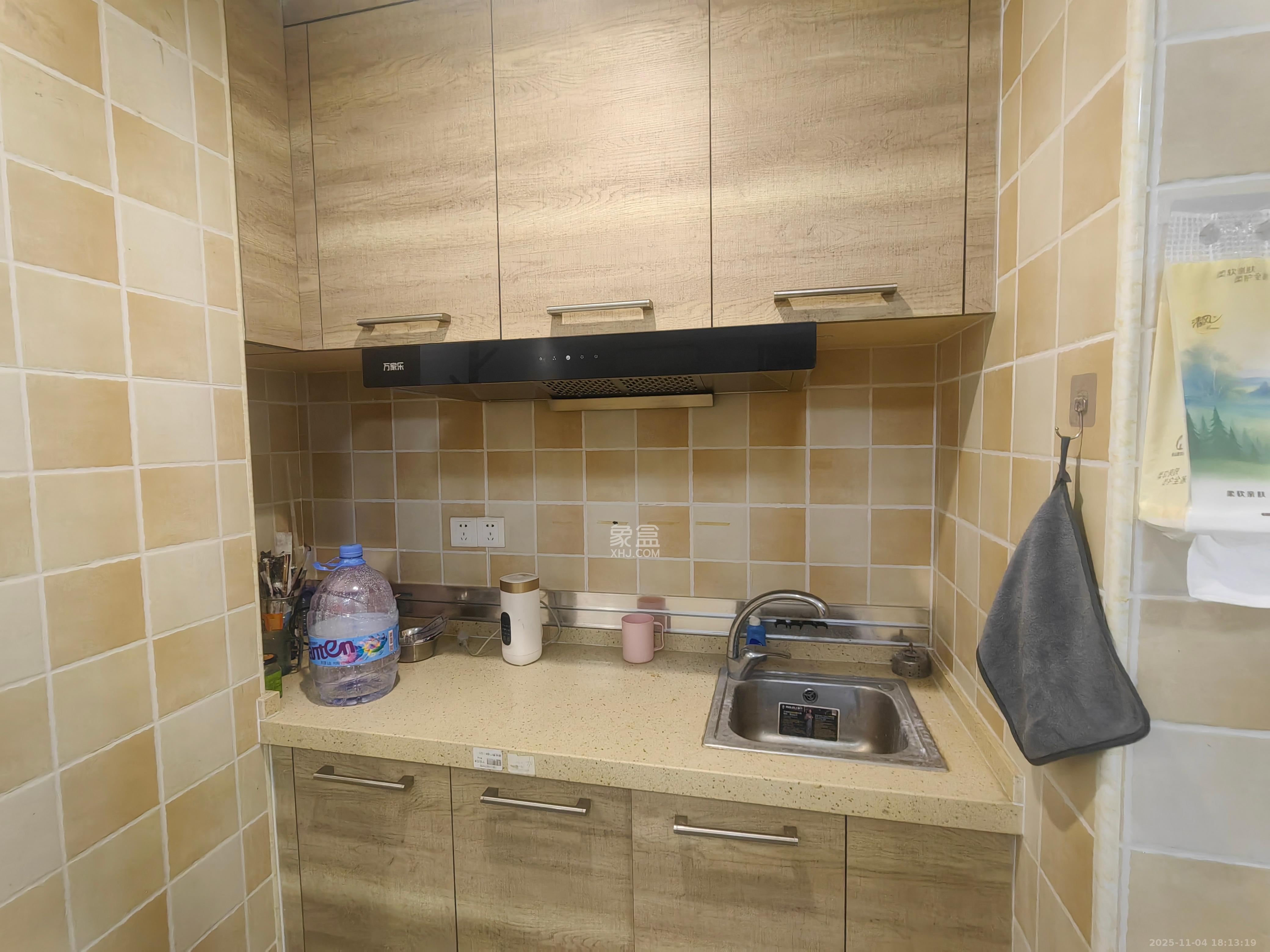 新世界广场  1室1厅1卫    1200.0元/月室内图