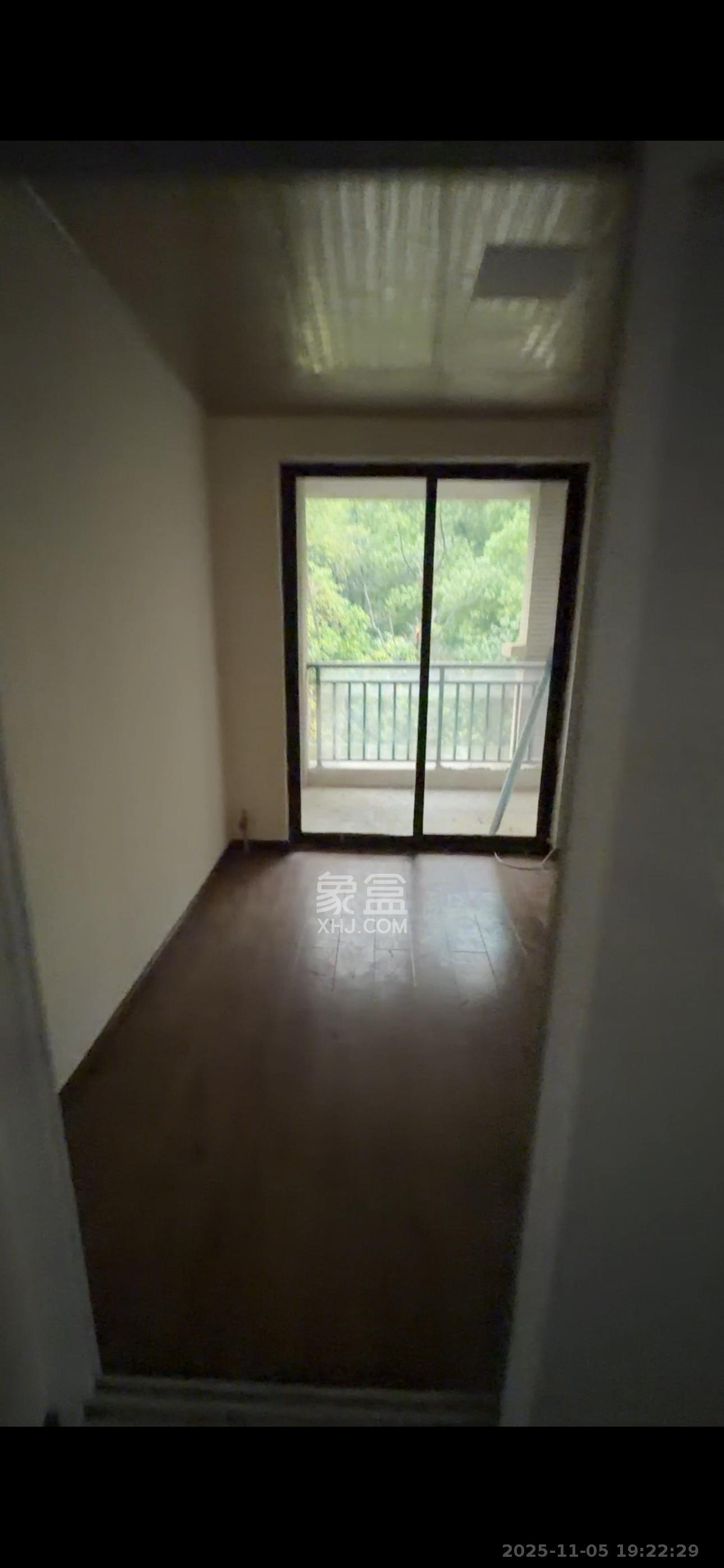 藏珑湖上国际花园 4室2厅2卫 6000.0元/月 藏珑湖上国际花园 4室2厅2卫 6000.0元/月室内图