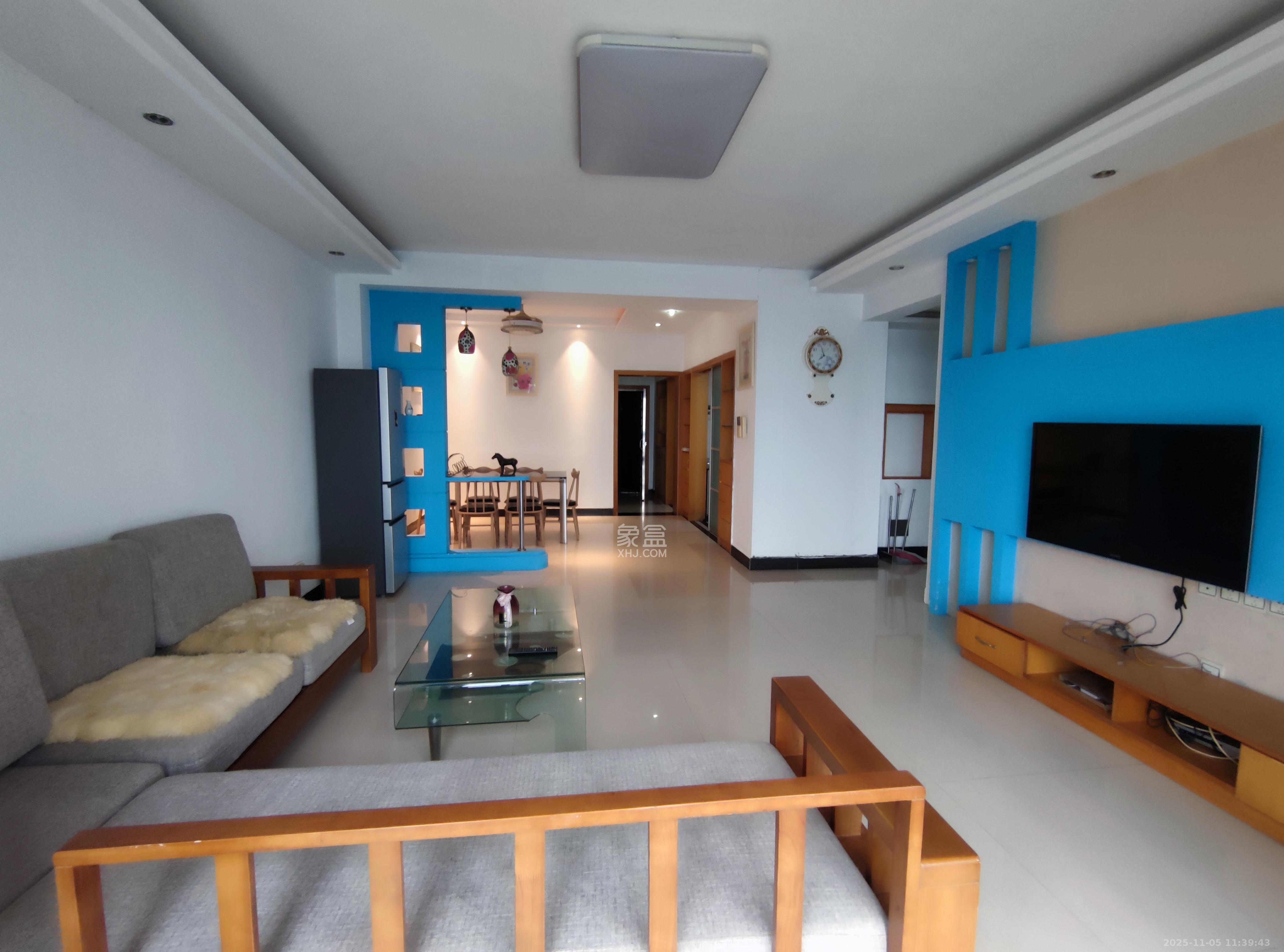 楚天馨苑  3室2厅2卫    1800.0元/月室内图1