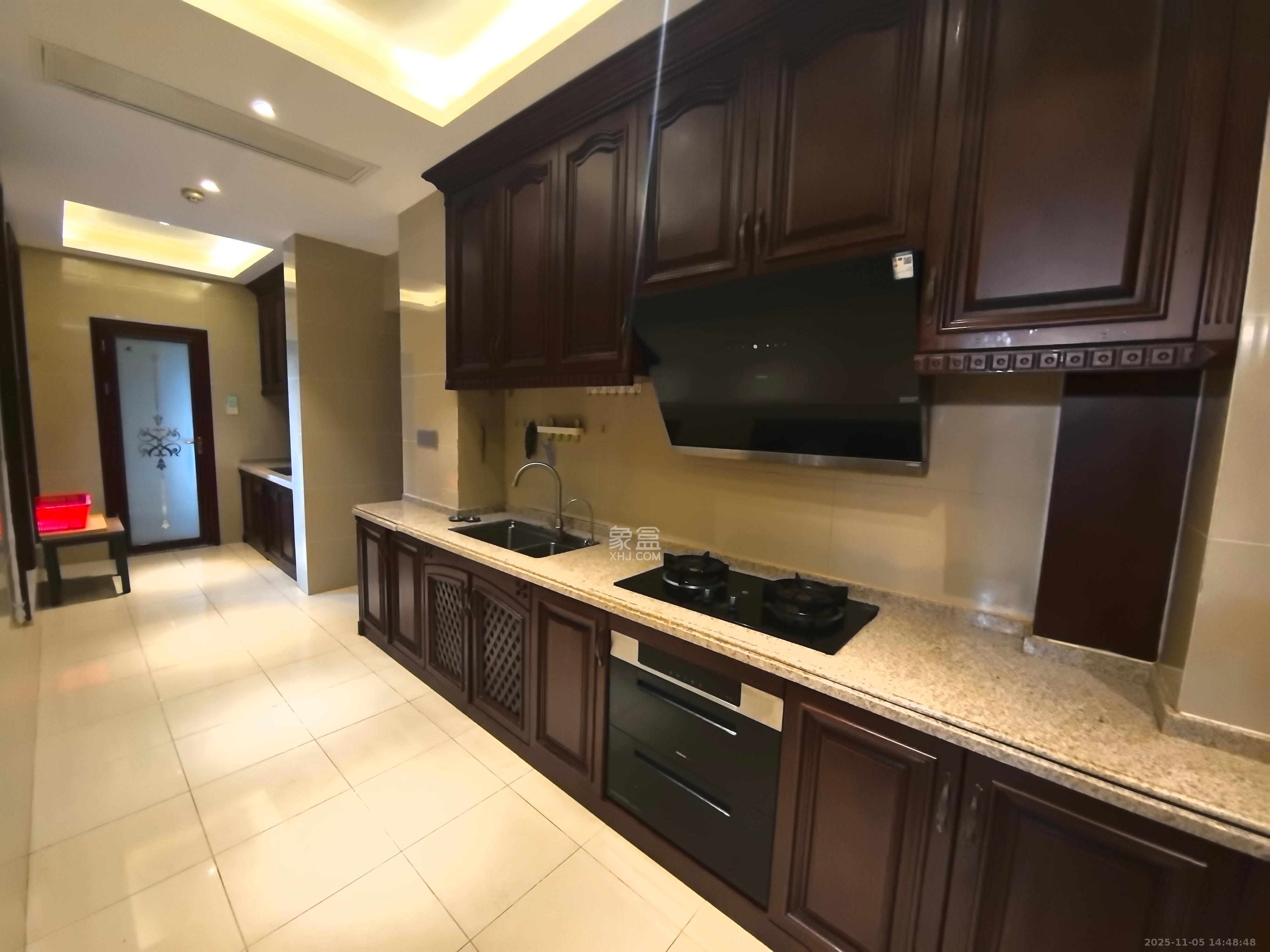 保利国际广场  4室2厅2卫    16000.0元/月室内图