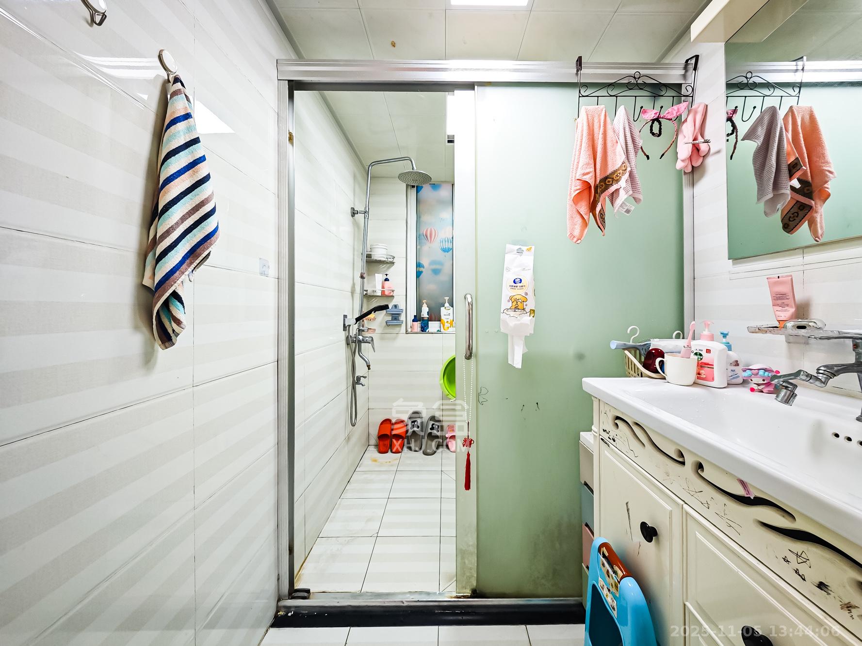 绿地海外滩一期  2室1厅1卫    49.8万卫生间