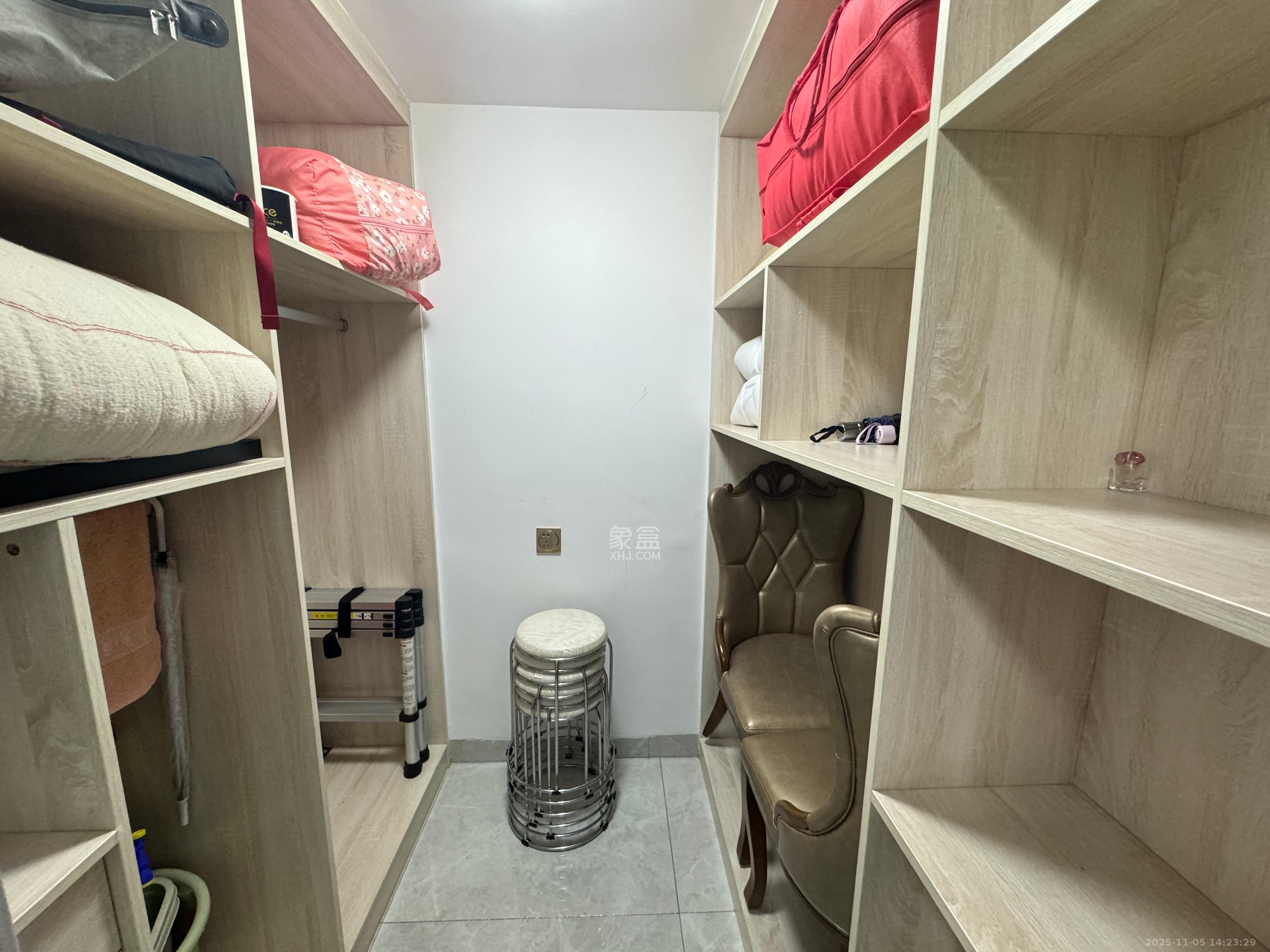 上园商住小区 3室2厅1卫 3500.0元/月 上园商住小区 3室2厅1卫 3500.0元/月室内图