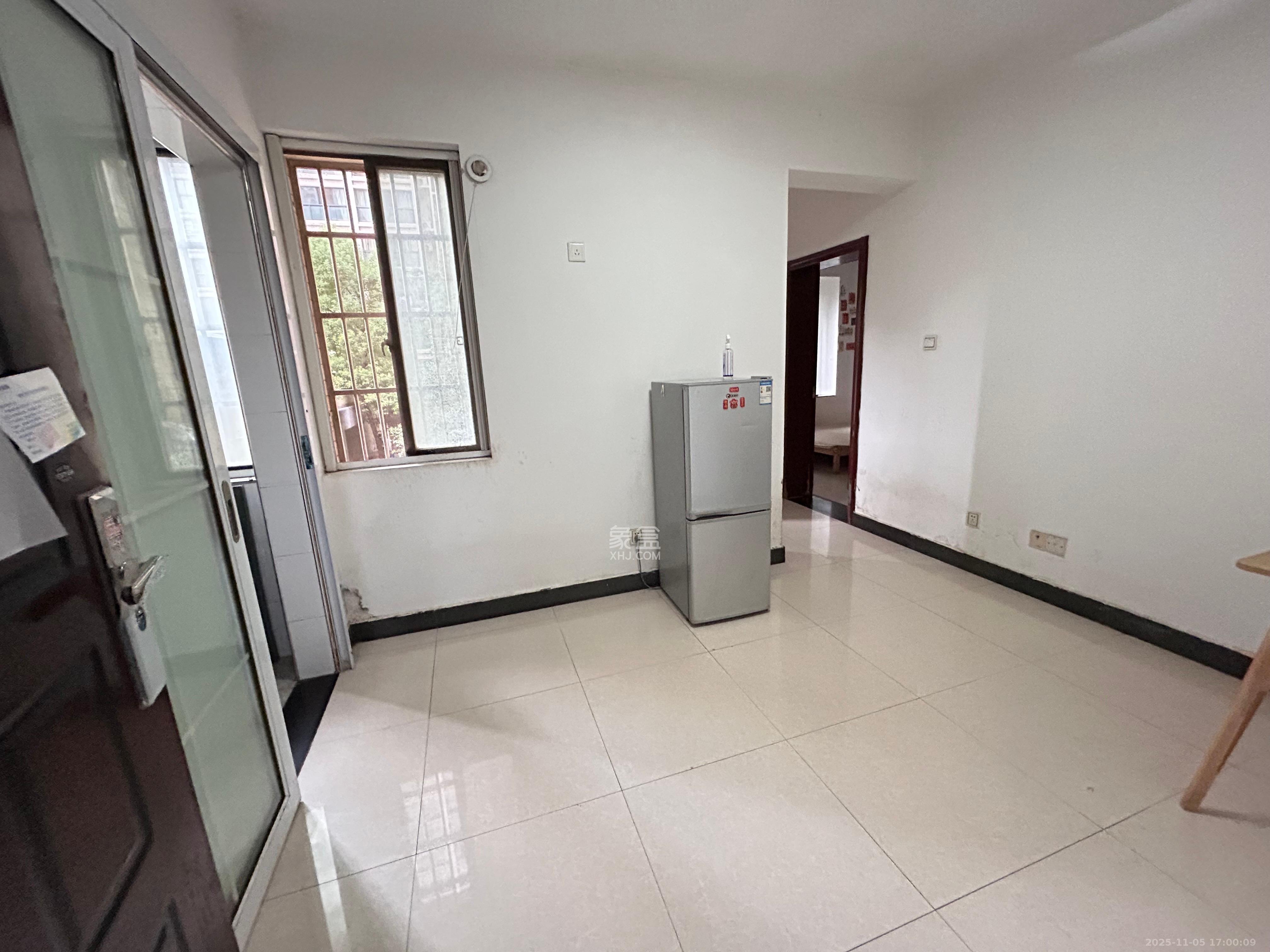 锦湘国际星城三期（锦绣苑）  1室1厅1卫    1500.0元/月