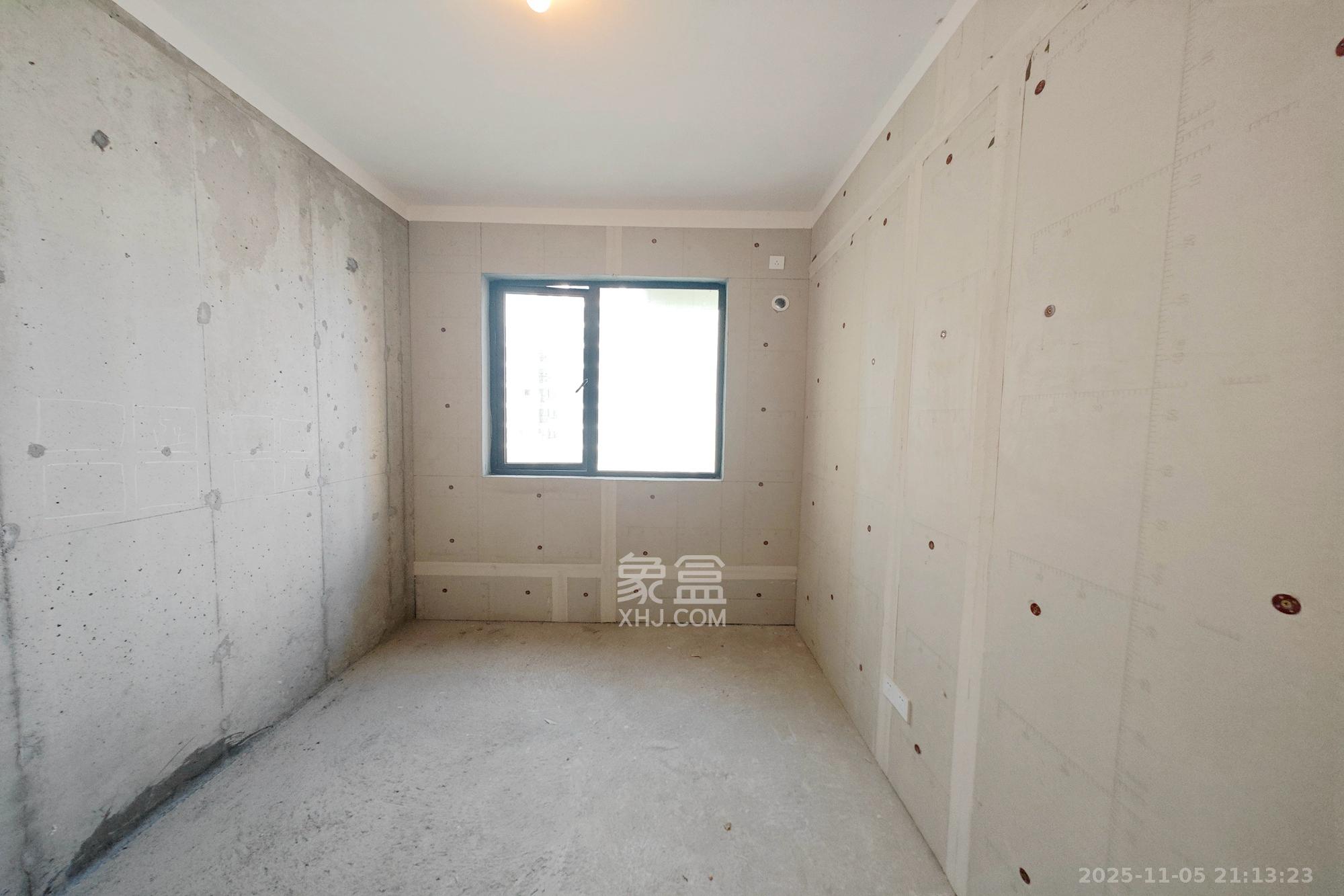 旭辉国悦府  4室2厅2卫    140.0万卧室