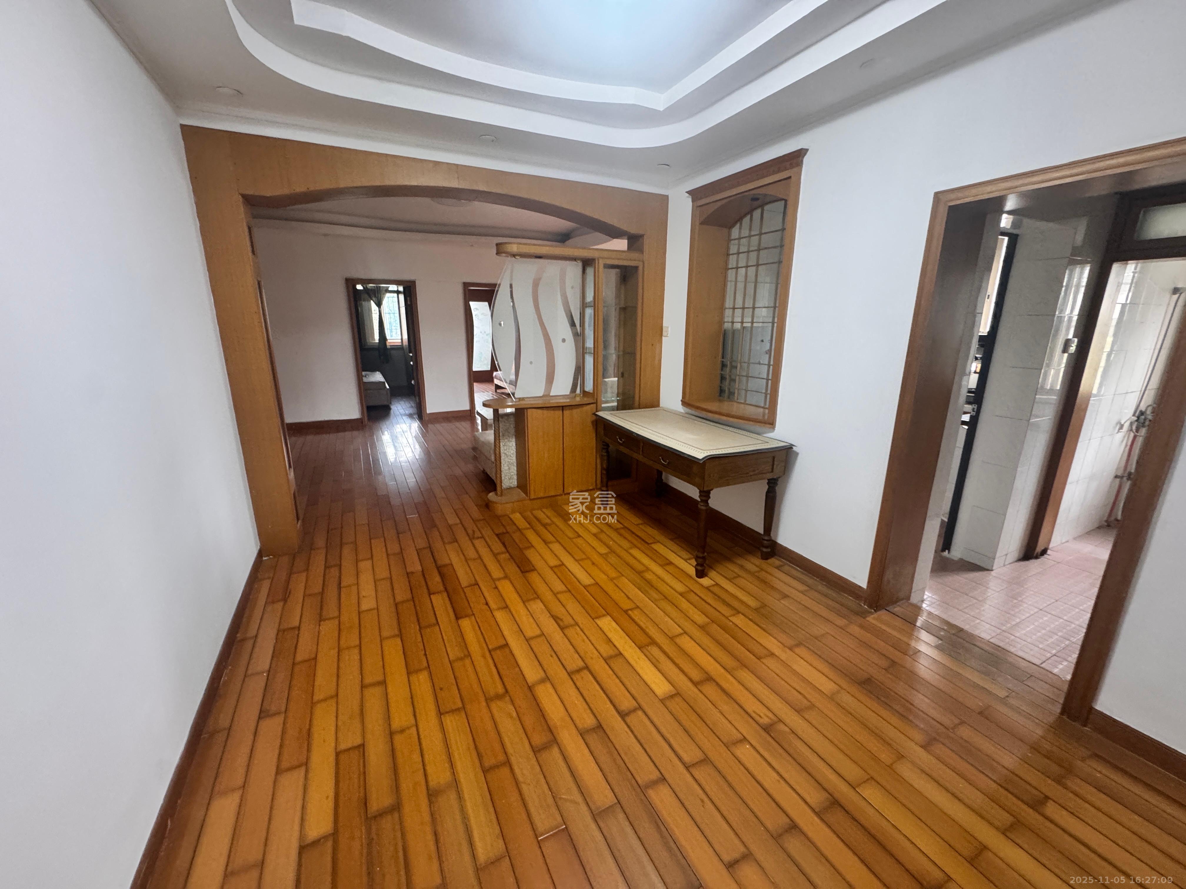 岳麓区公安分局住宅楼 3室2厅2卫 2200.0元/月 岳麓区公安分局住宅楼 3室2厅2卫 2200.0元/月室内图