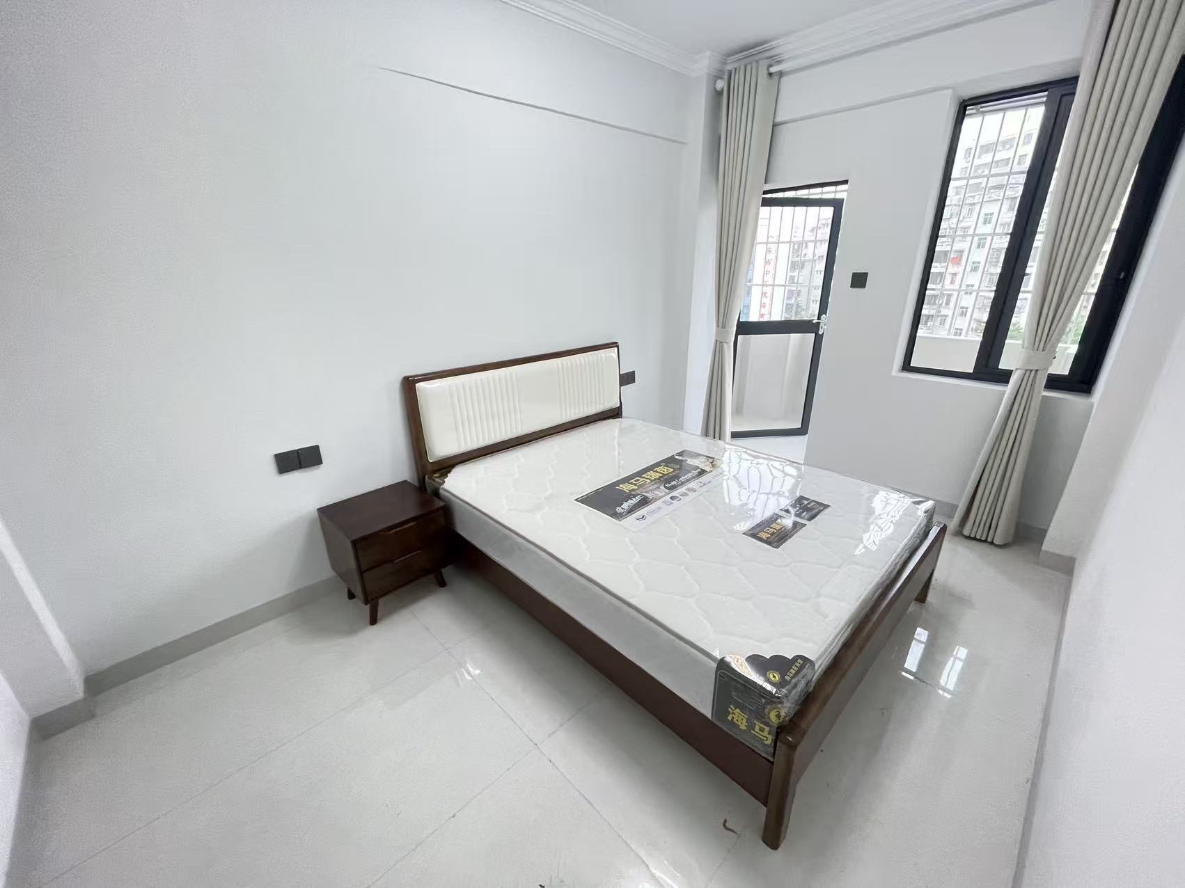 新桥大厦  3室2厅1卫    78.0万客厅