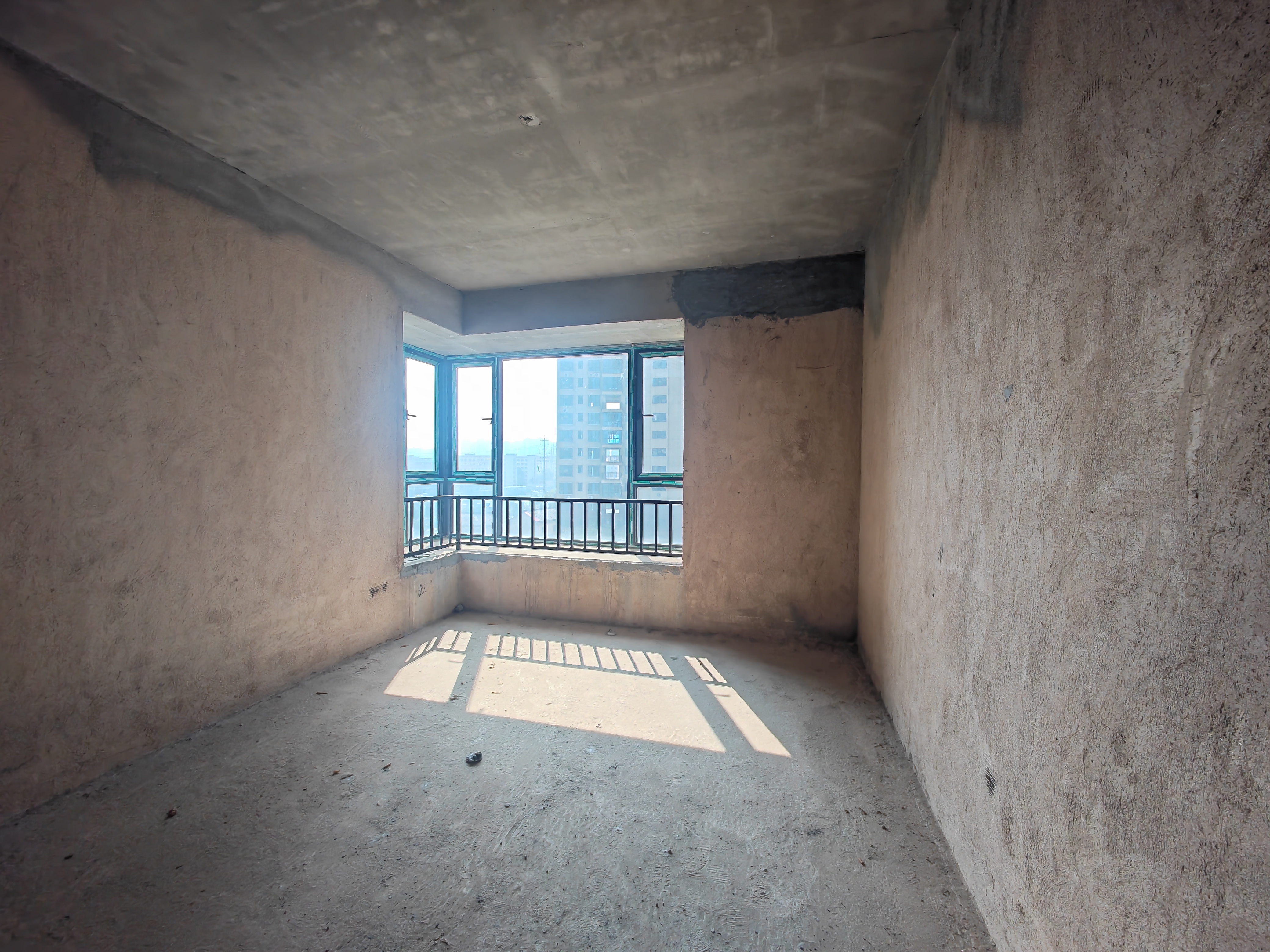 万顺康庭  4室2厅2卫    62.8万客厅