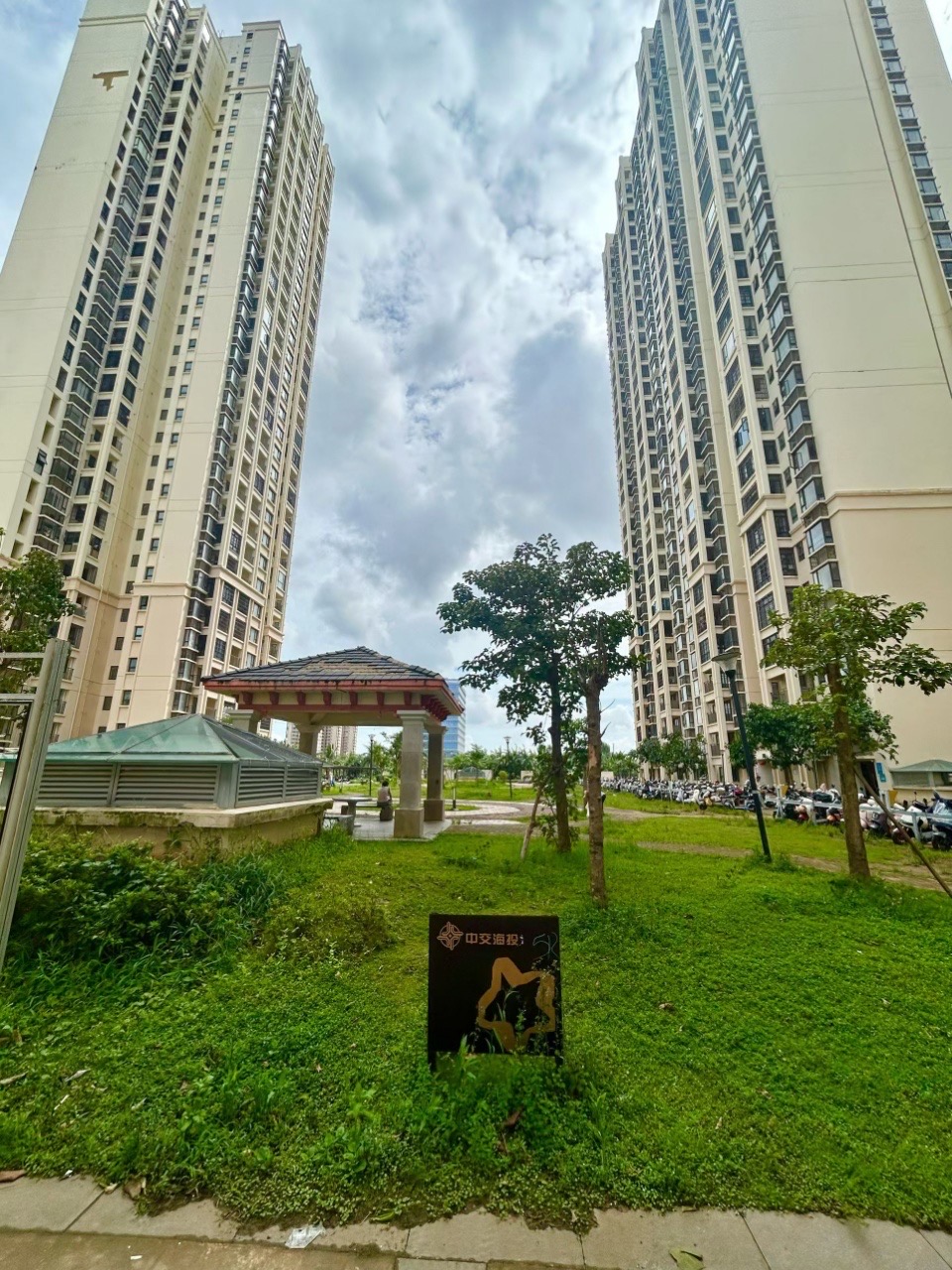 新琼雅苑  2室2厅1卫    83.0万客厅