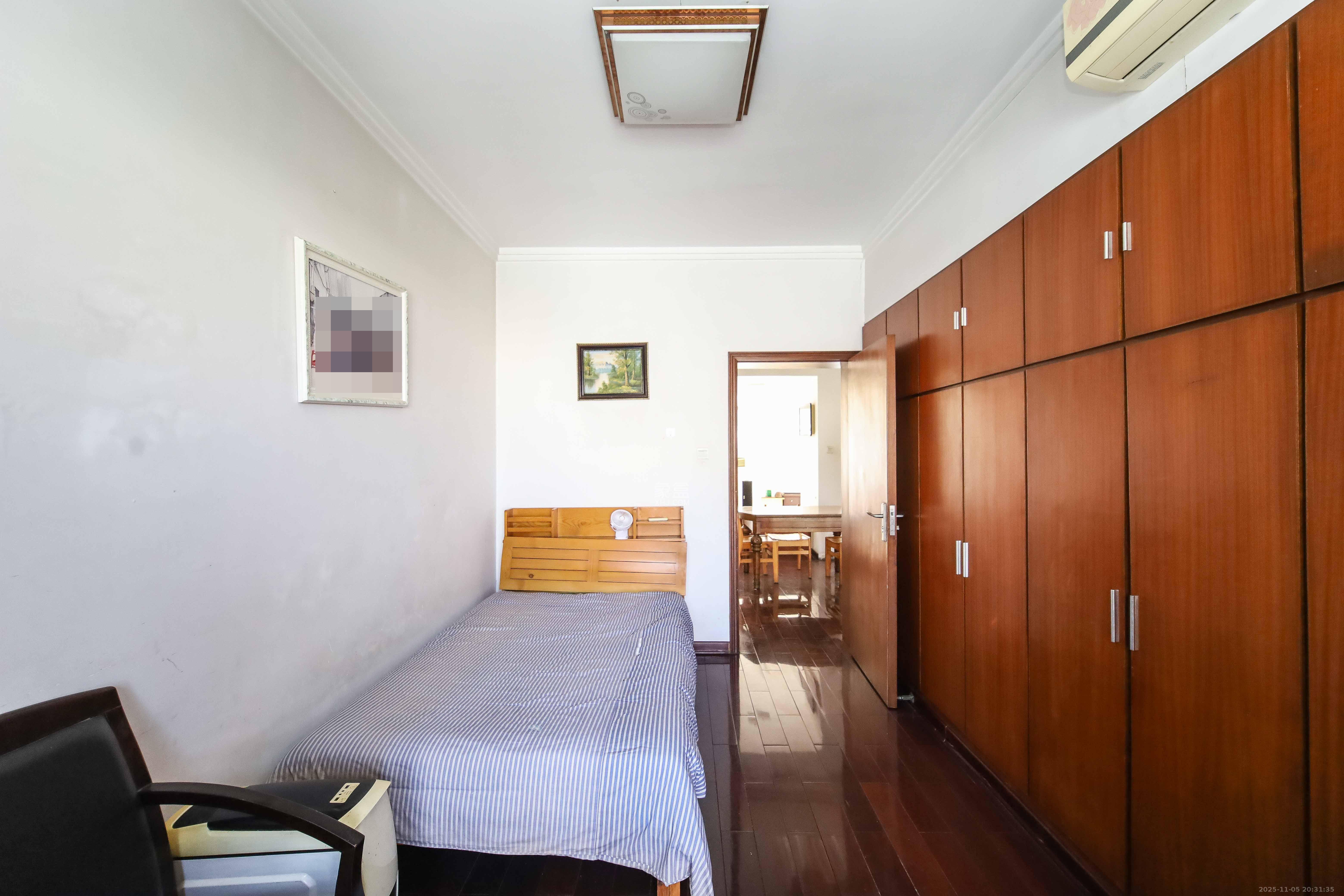 恒业雅苑  4室2厅2卫    152.0万卧室