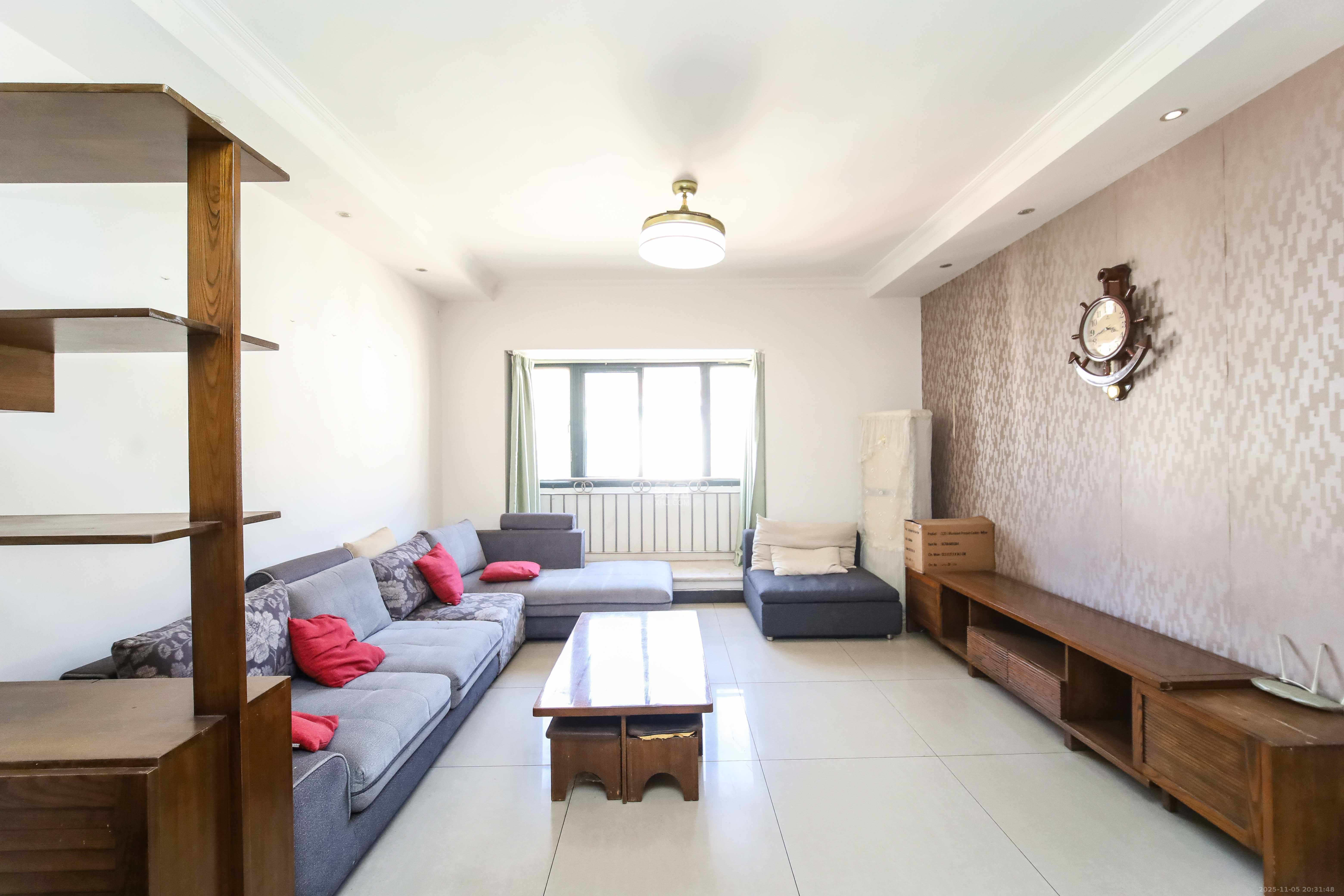 东方新城  6室2厅2卫    77.0万