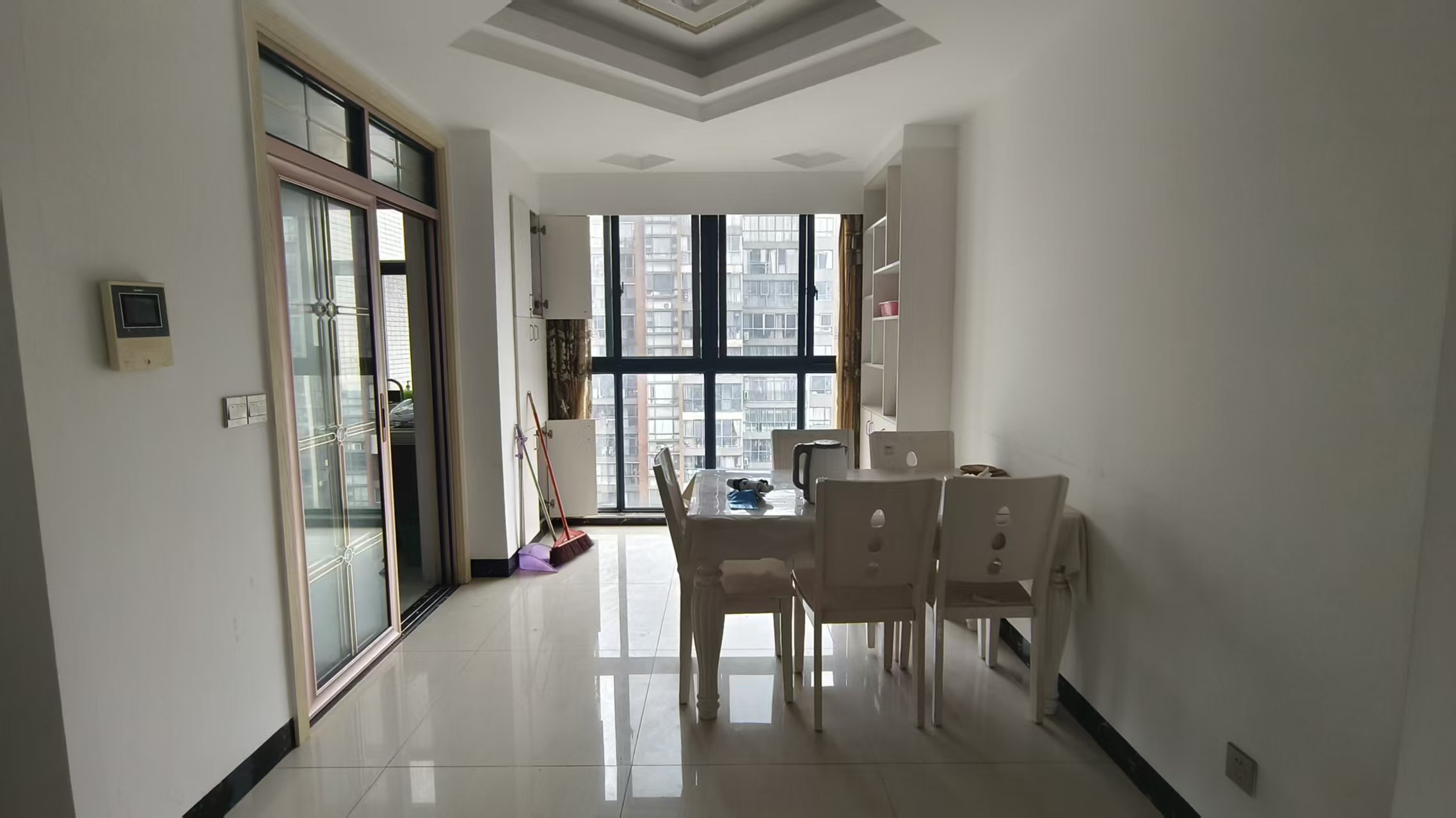 会龙山溪谷(住宅) 3室2厅2卫 2280.0元/月 会龙山溪谷(住宅) 3室2厅2卫 2280.0元/月室内图