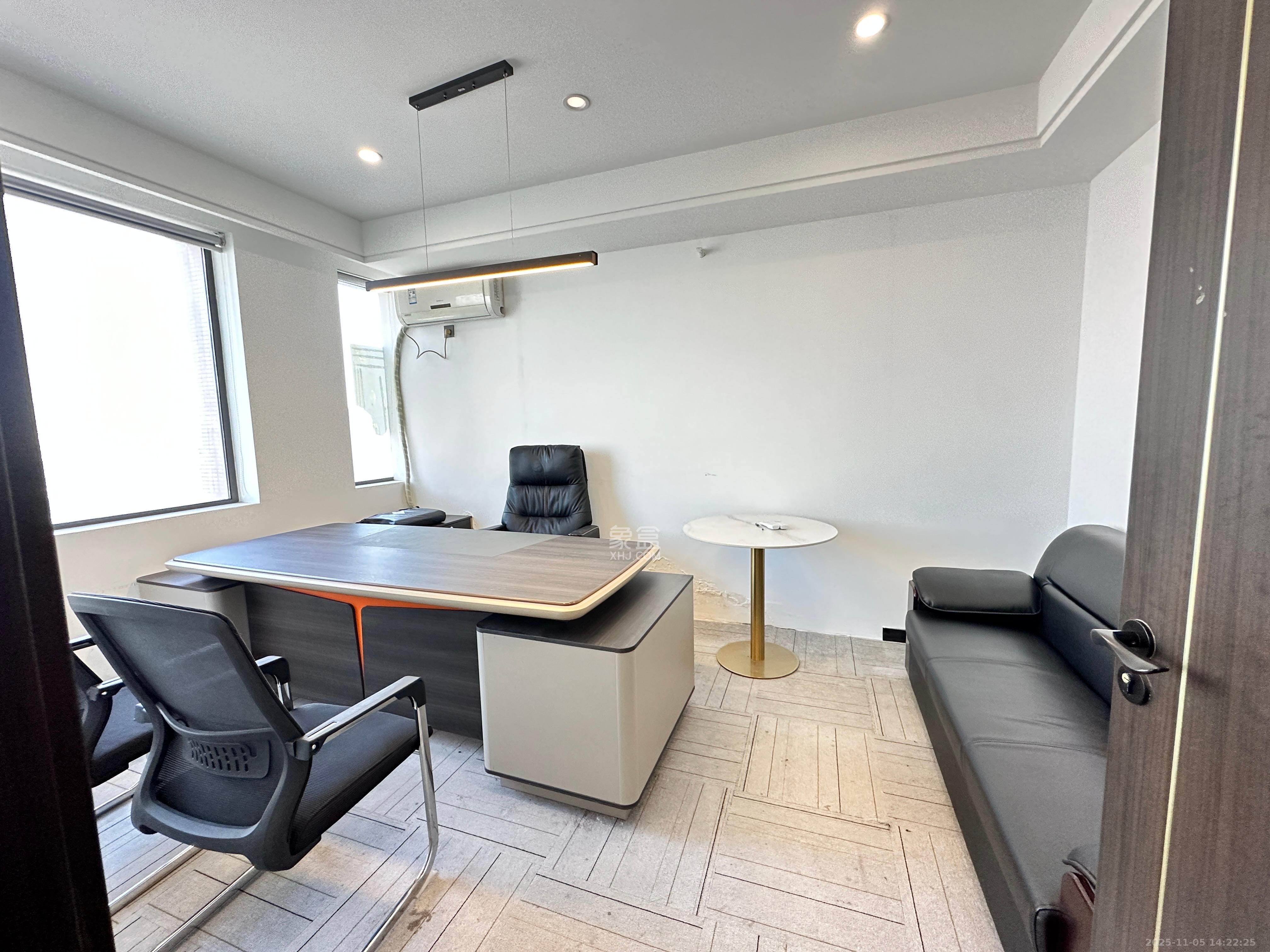 长房中庭国际(东郡华蓉广场) 1室1厅1卫 8000.0元/月 长房中庭国际(东郡华蓉广场) 1室1厅1卫 8000.0元/月室内图