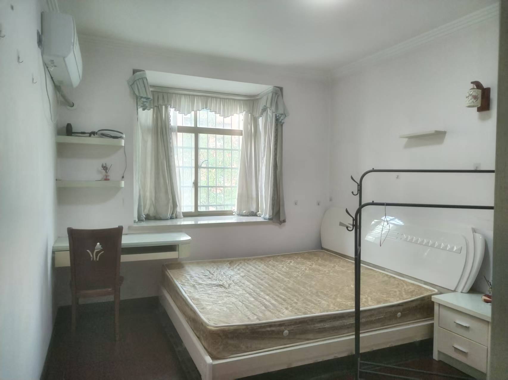 梓怡华府  3室2厅2卫    1800.0元/月室内图