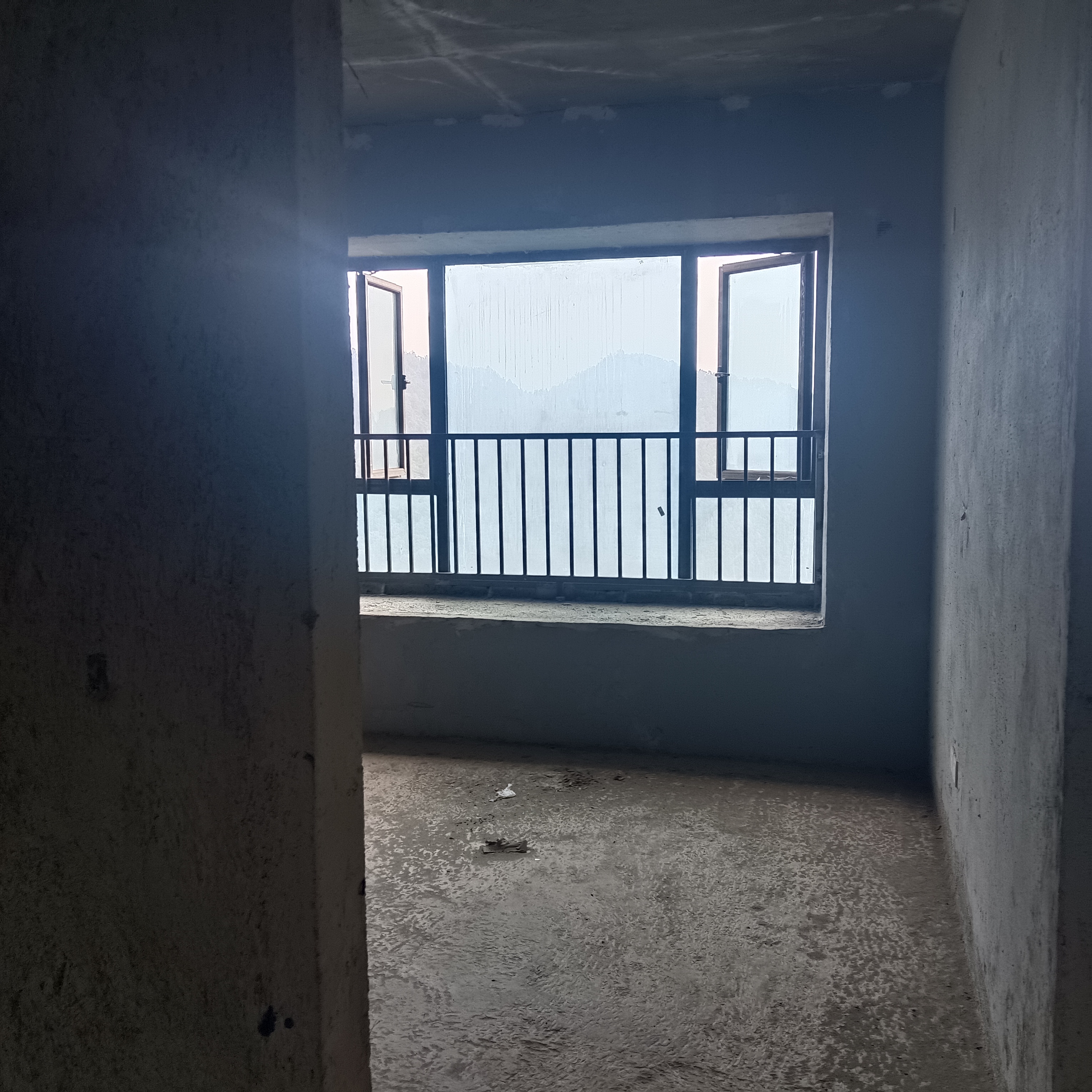 悦江山  4室2厅2卫    68.0万客厅