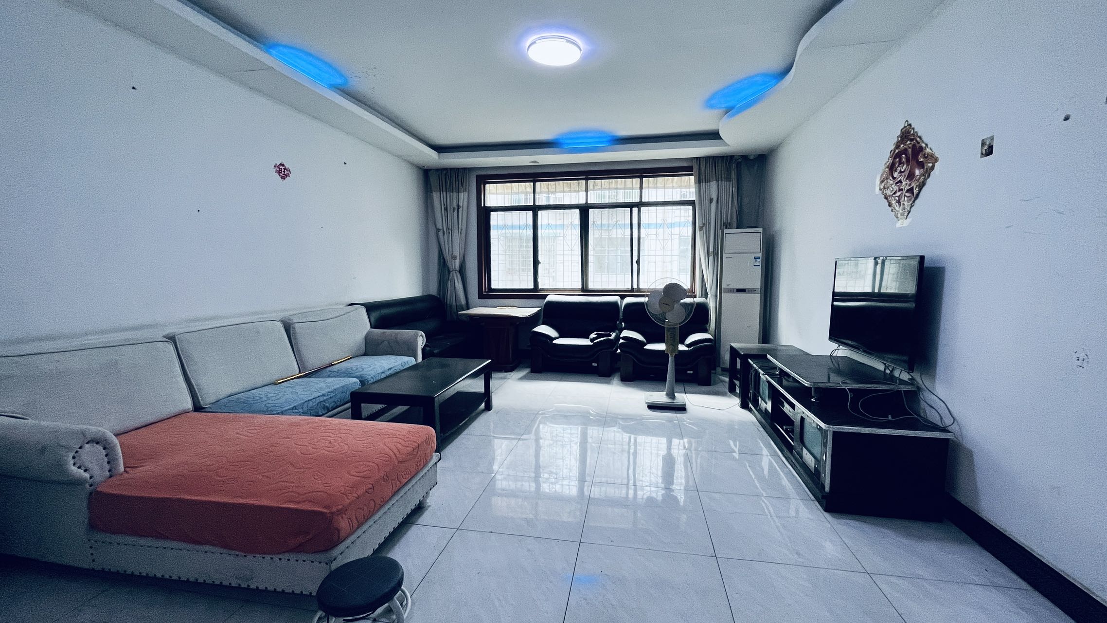 金桃苑小区 4室2厅2卫 1200.0元/月 金桃苑小区 4室2厅2卫 1200.0元/月室内图