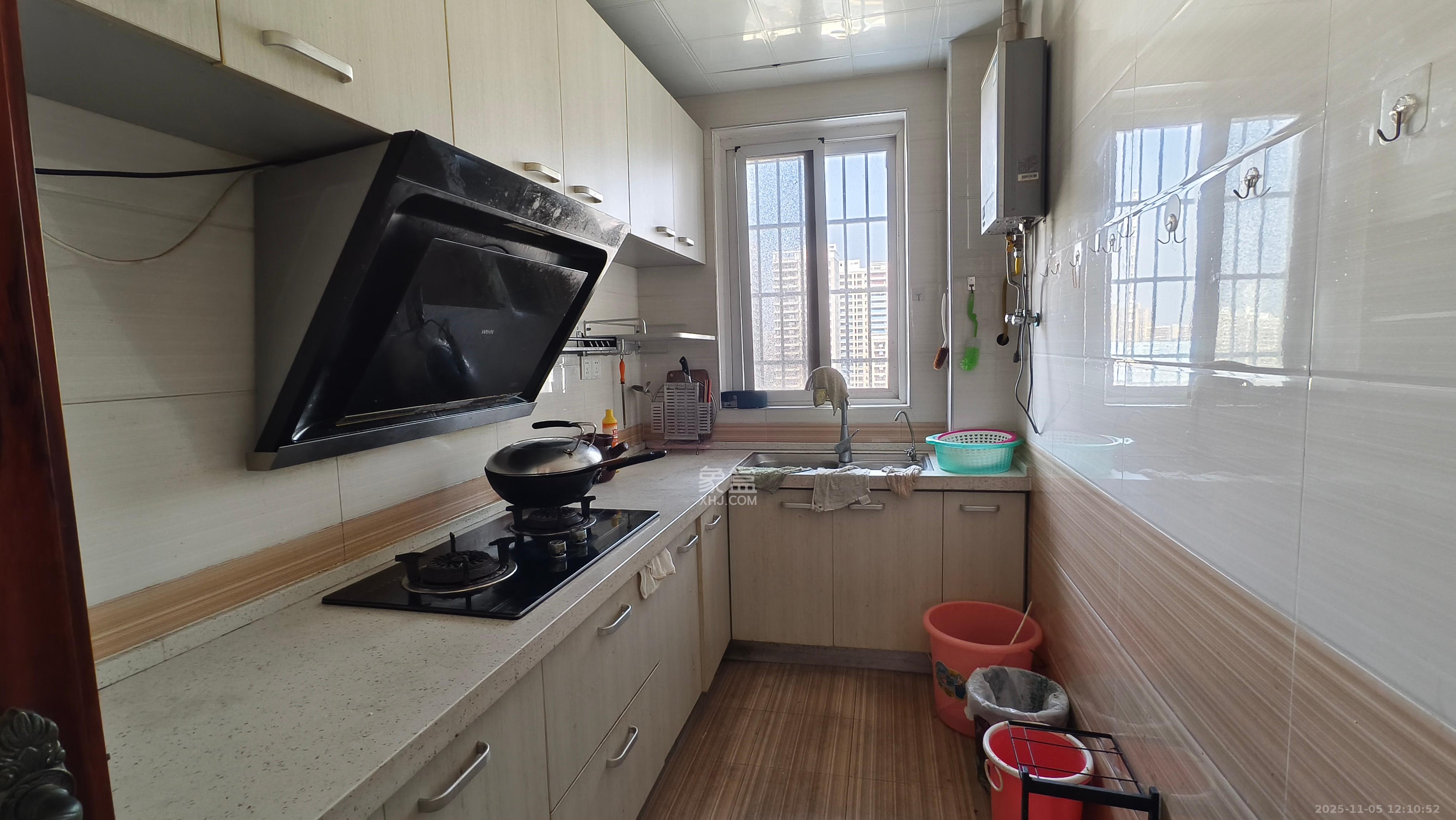 时代星城  3室2厅2卫    2400.0元/月室内图