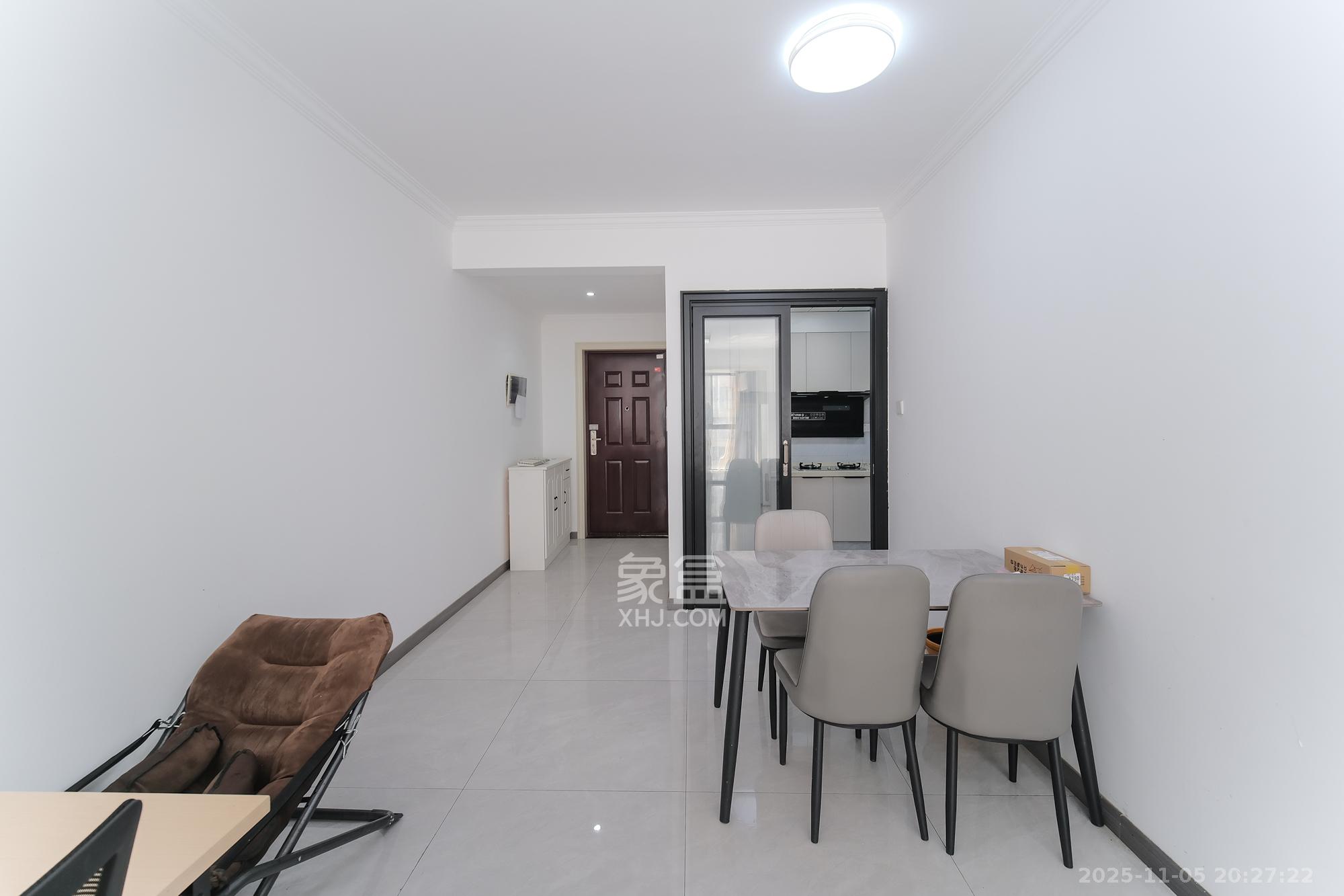 保利香槟国际 3室2厅1卫 86.0万 保利香槟国际 3室2厅1卫 86.0万客厅