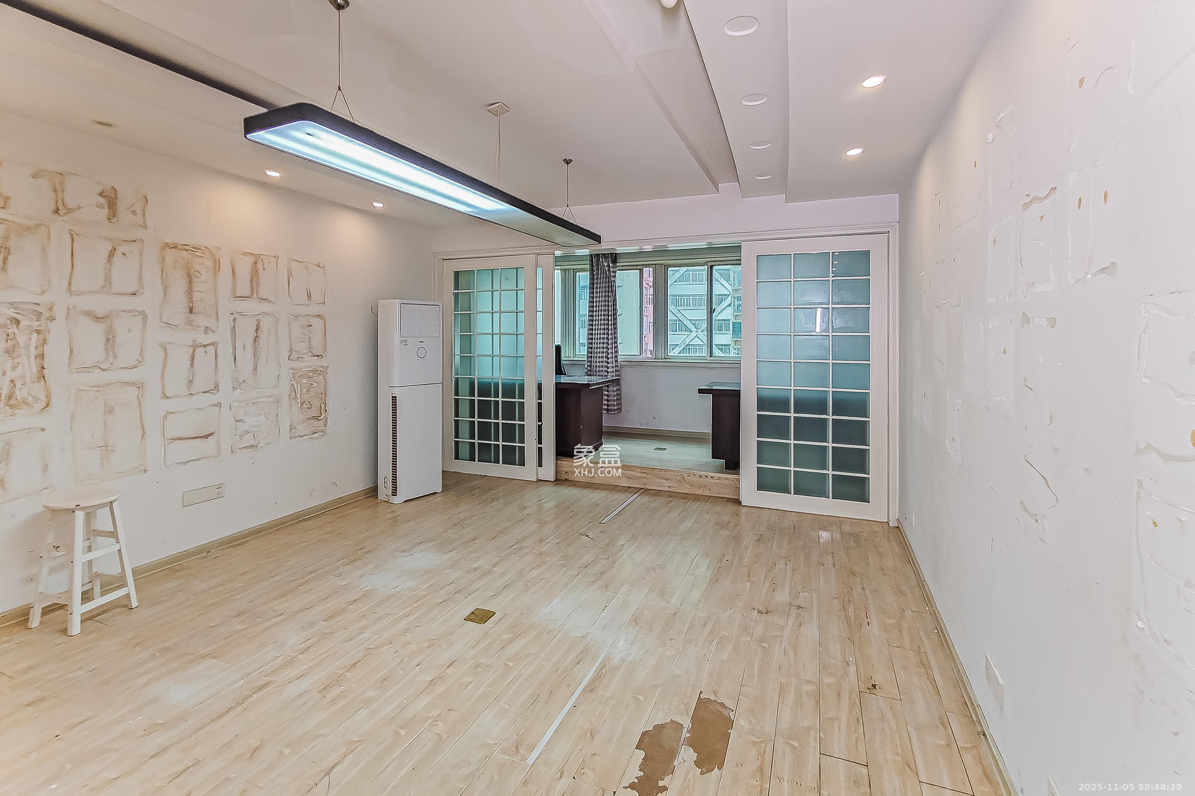 政力世纪大厦  2室2厅1卫    2700.0元/月