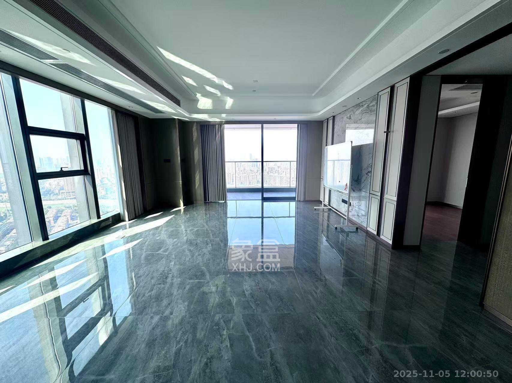 运达中央广场三期  4室2厅3卫    13000.0元/月