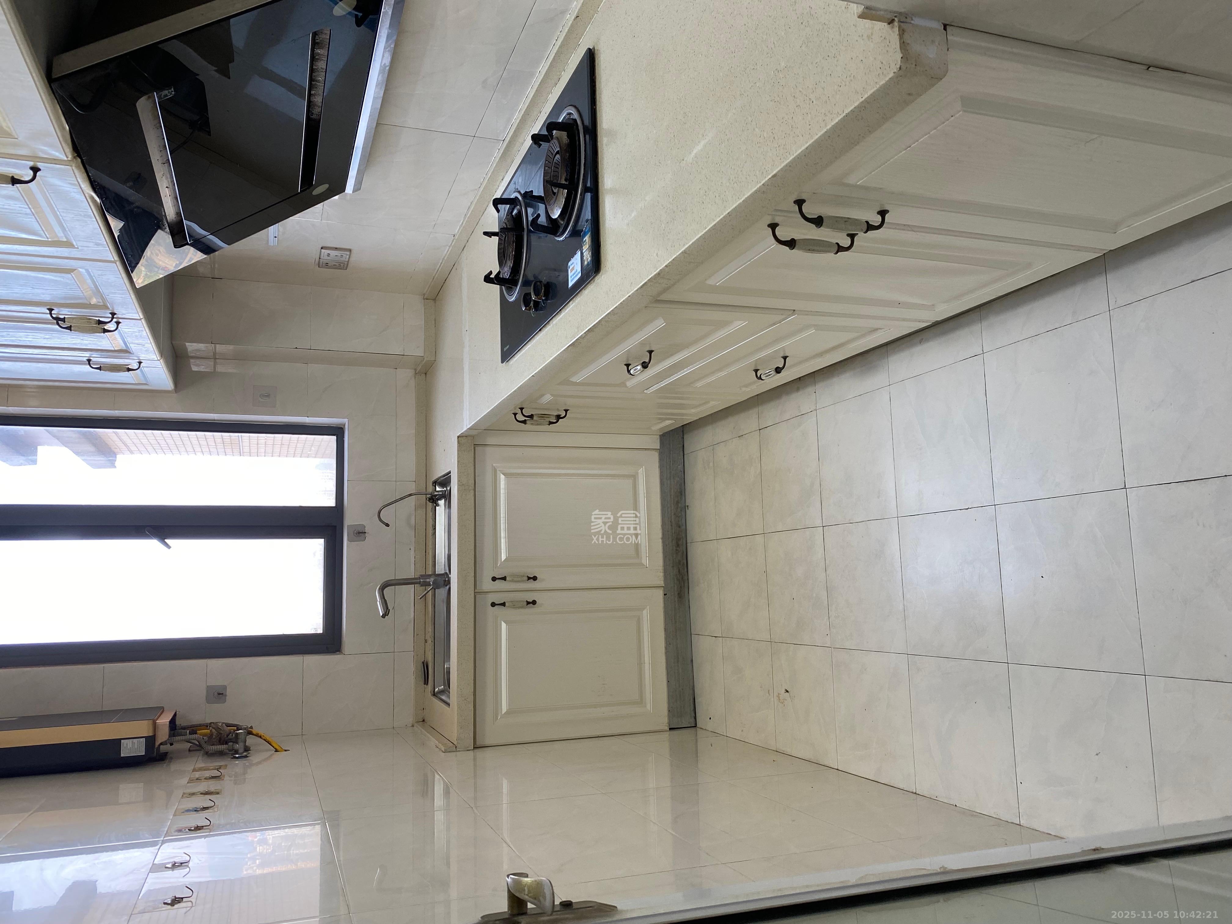 荣盛花语馨苑  3室2厅1卫    2400.0元/月室内图