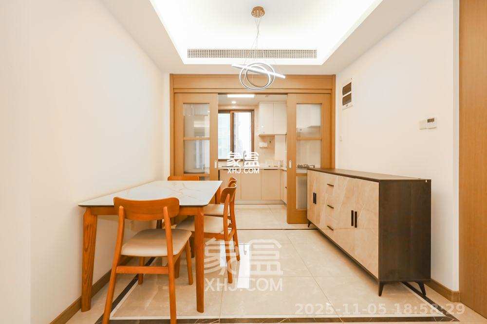 龙湖铂金中心(龙湖春江郦城) 3室2厅2卫 5000.0元/月 龙湖铂金中心(龙湖春江郦城) 3室2厅2卫 5000.0元/月室内图