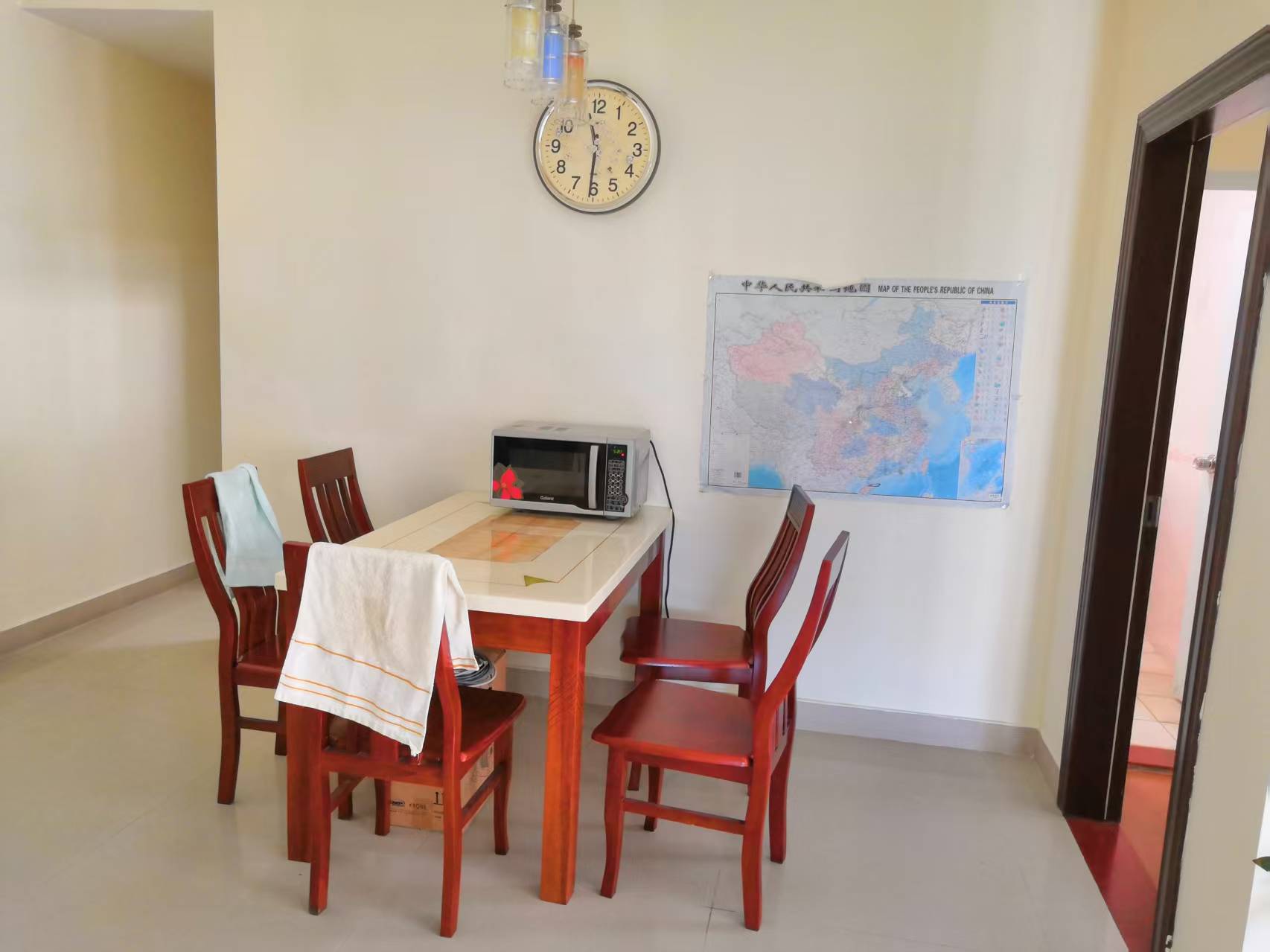 金银广场  3室2厅2卫    2200.0元/月