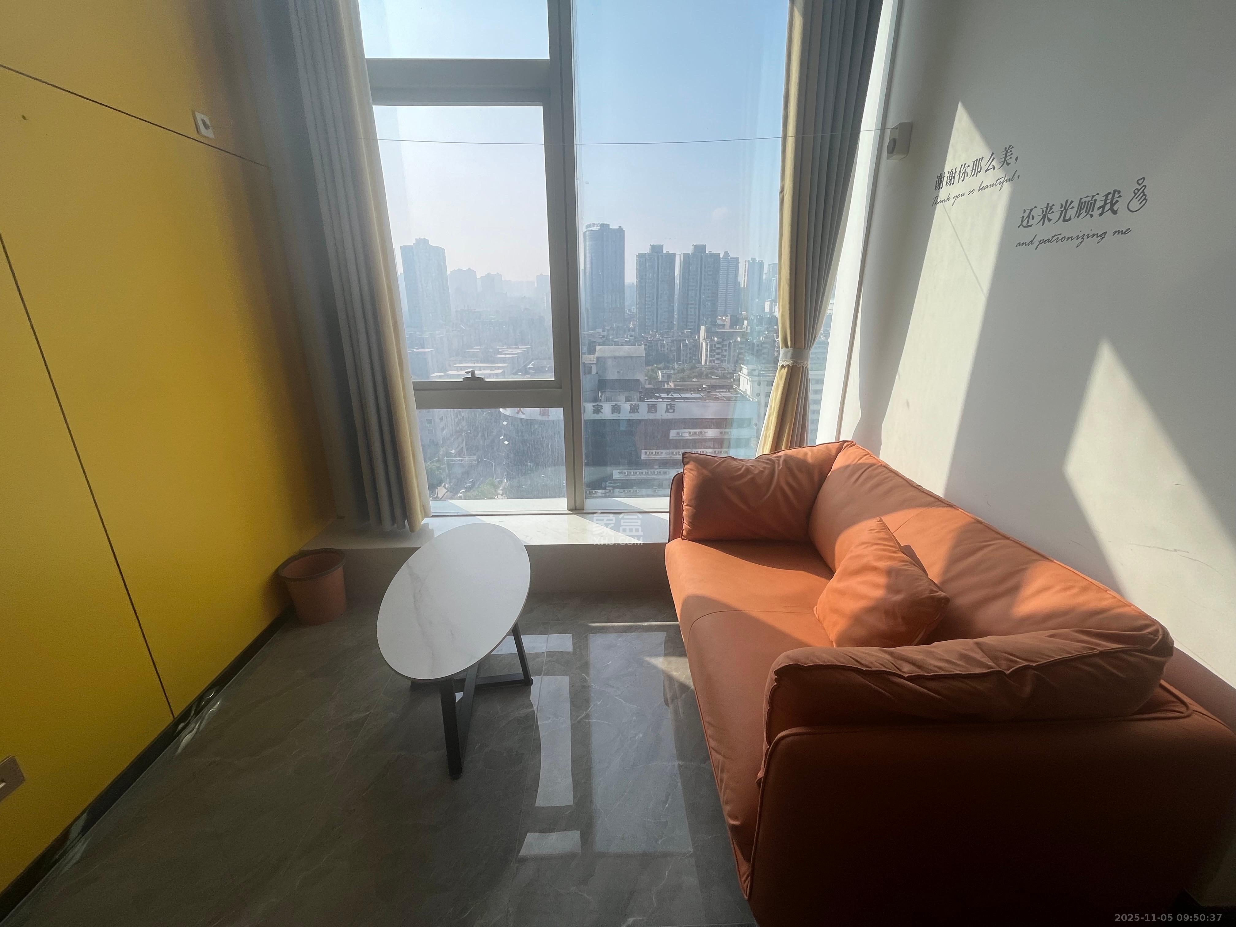 敬天广场  1室1厅1卫    2400.0元/月