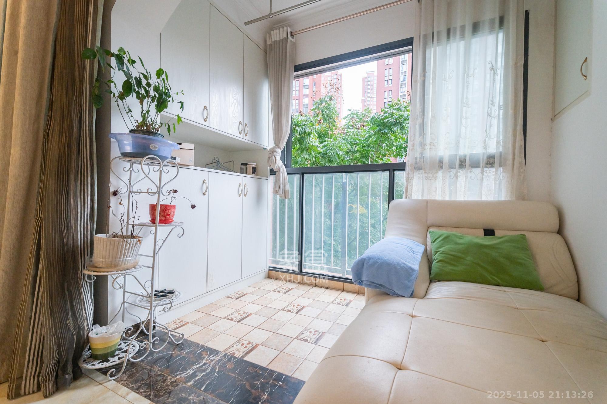 华润凤凰城二期  3室2厅1卫    73.0万阳台