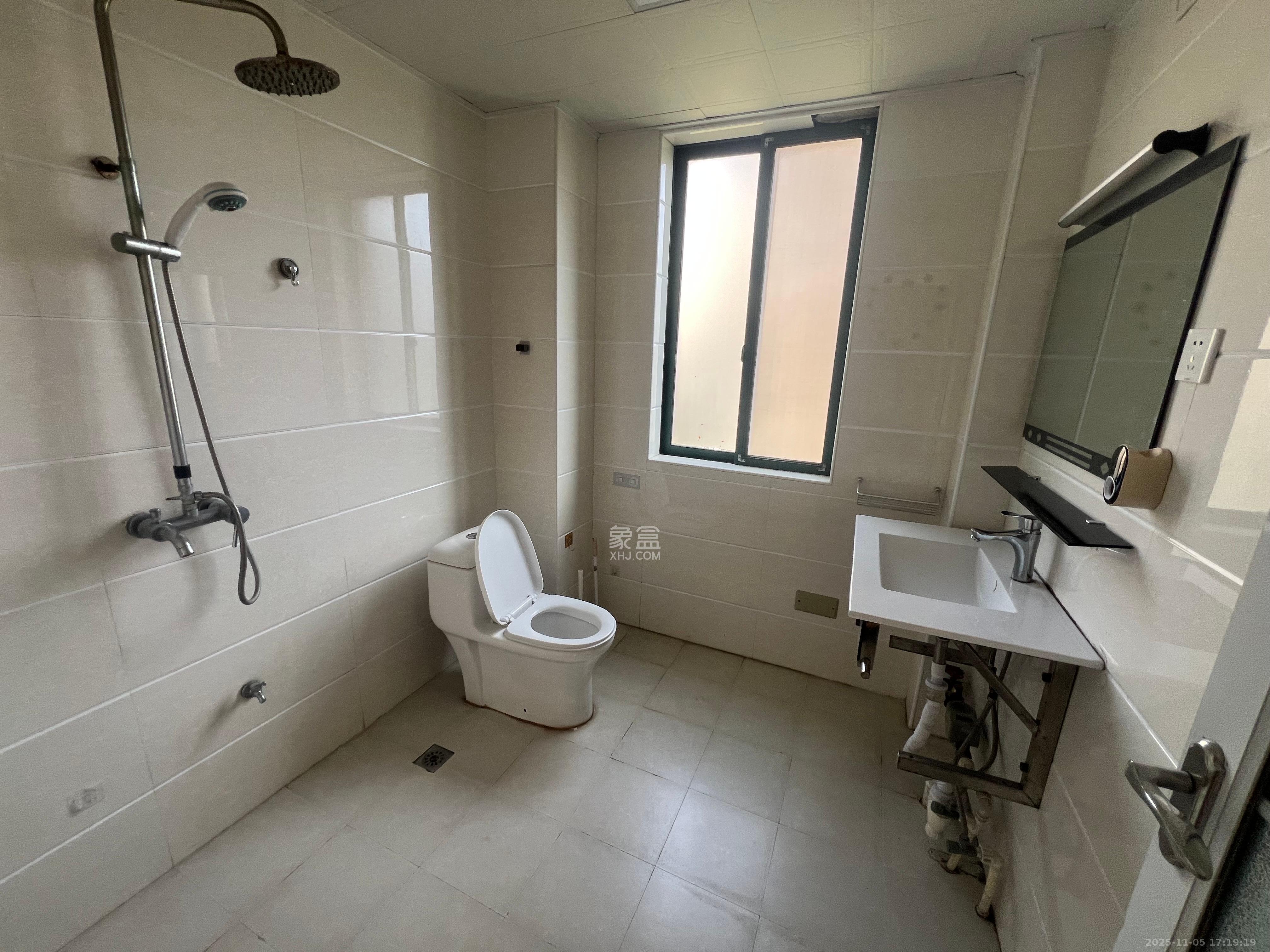 华盛世纪新城  1室2厅2卫    2500.0元/月室内图