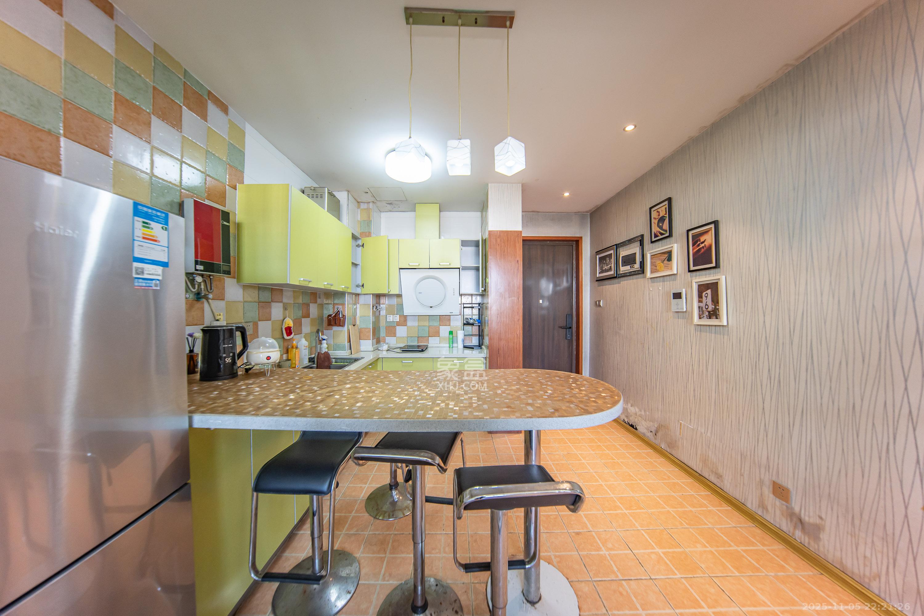 阳光100三期  1室1厅1卫    55.0万厨房