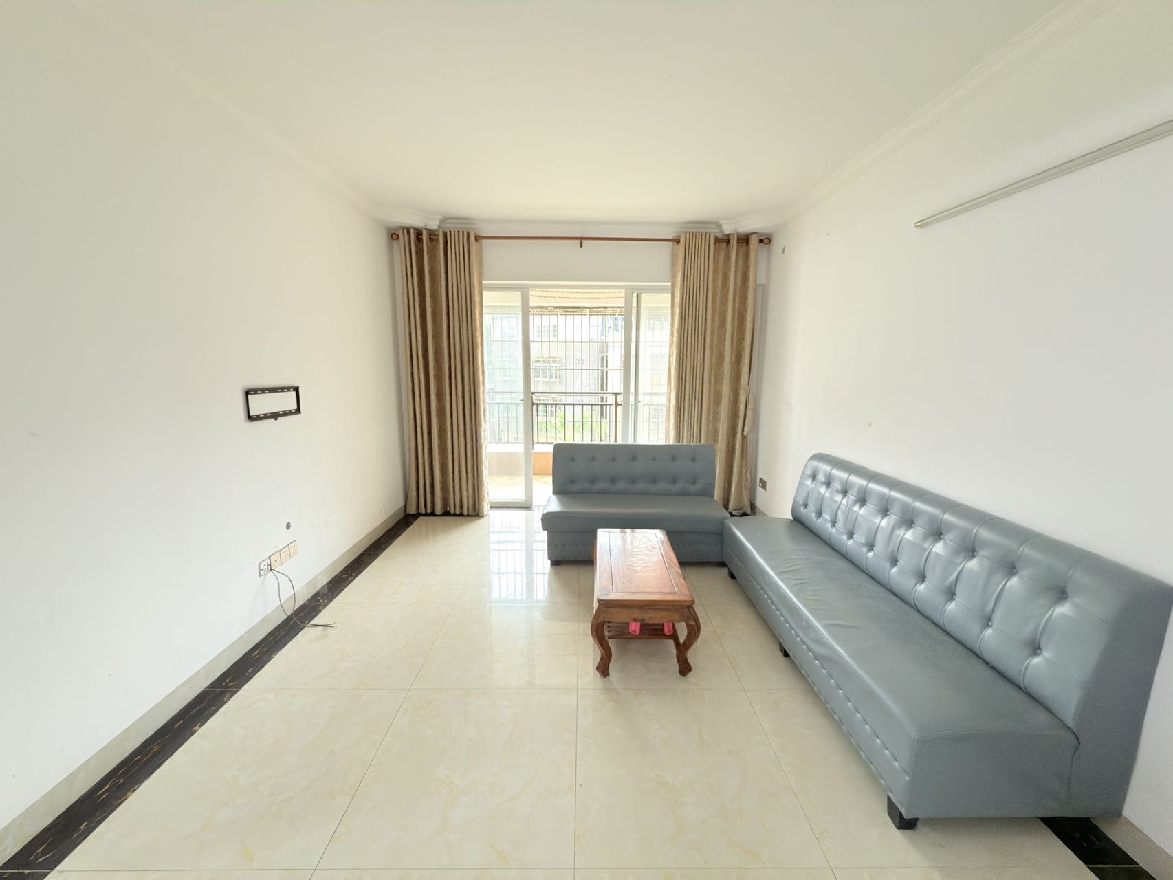 博雅花园 3室2厅1卫 2300.0元/月 博雅花园 3室2厅1卫 2300.0元/月室内图