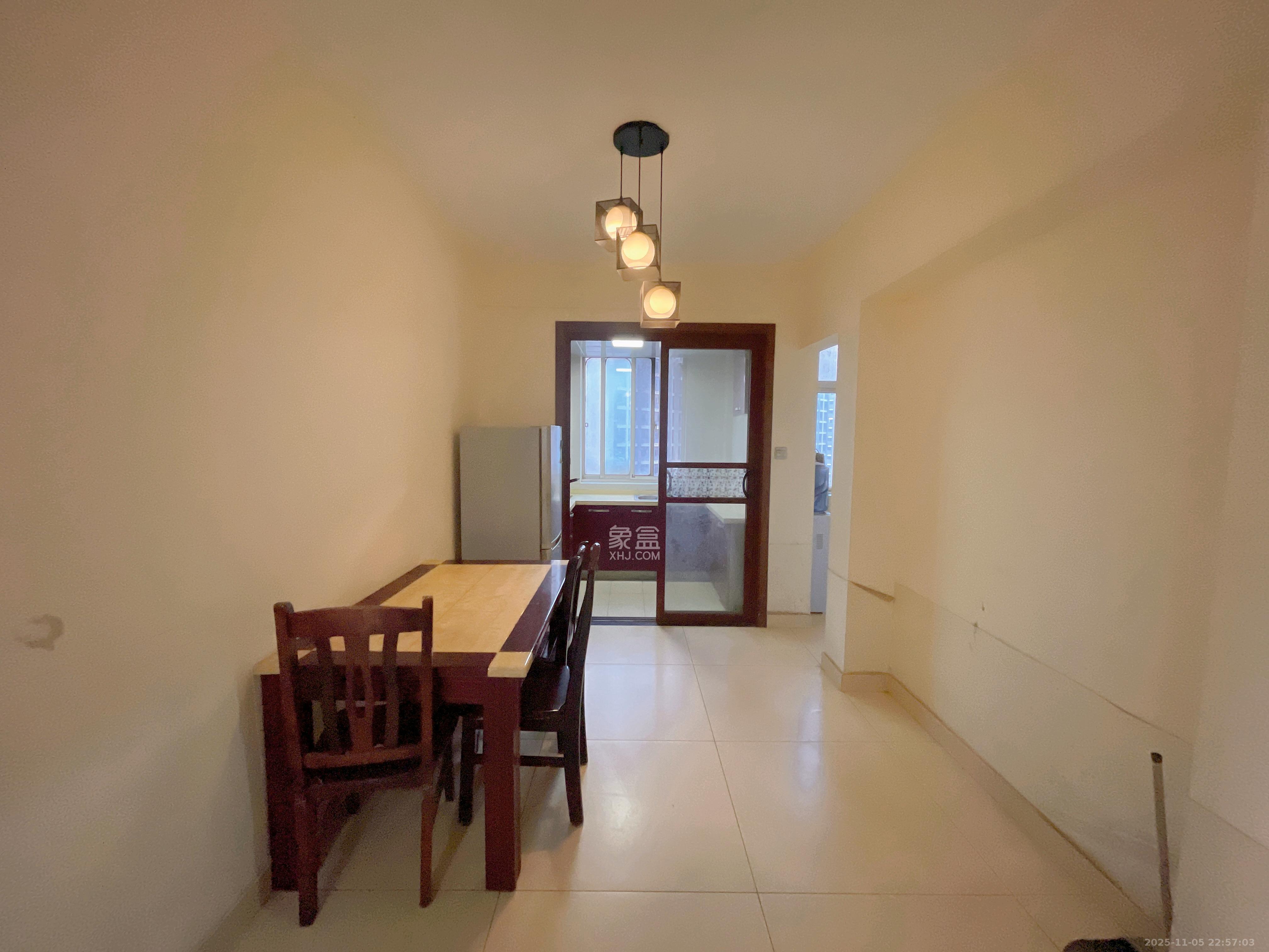 润芳园 3室2厅1卫 2000.0元/月 润芳园 3室2厅1卫 2000.0元/月室内图